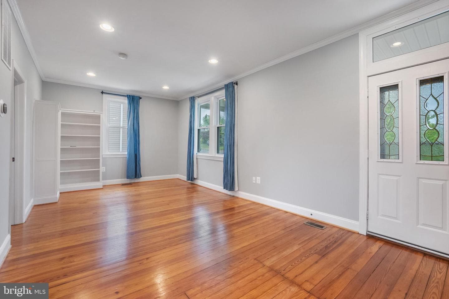 4413 Glenmore Avenue photo 3