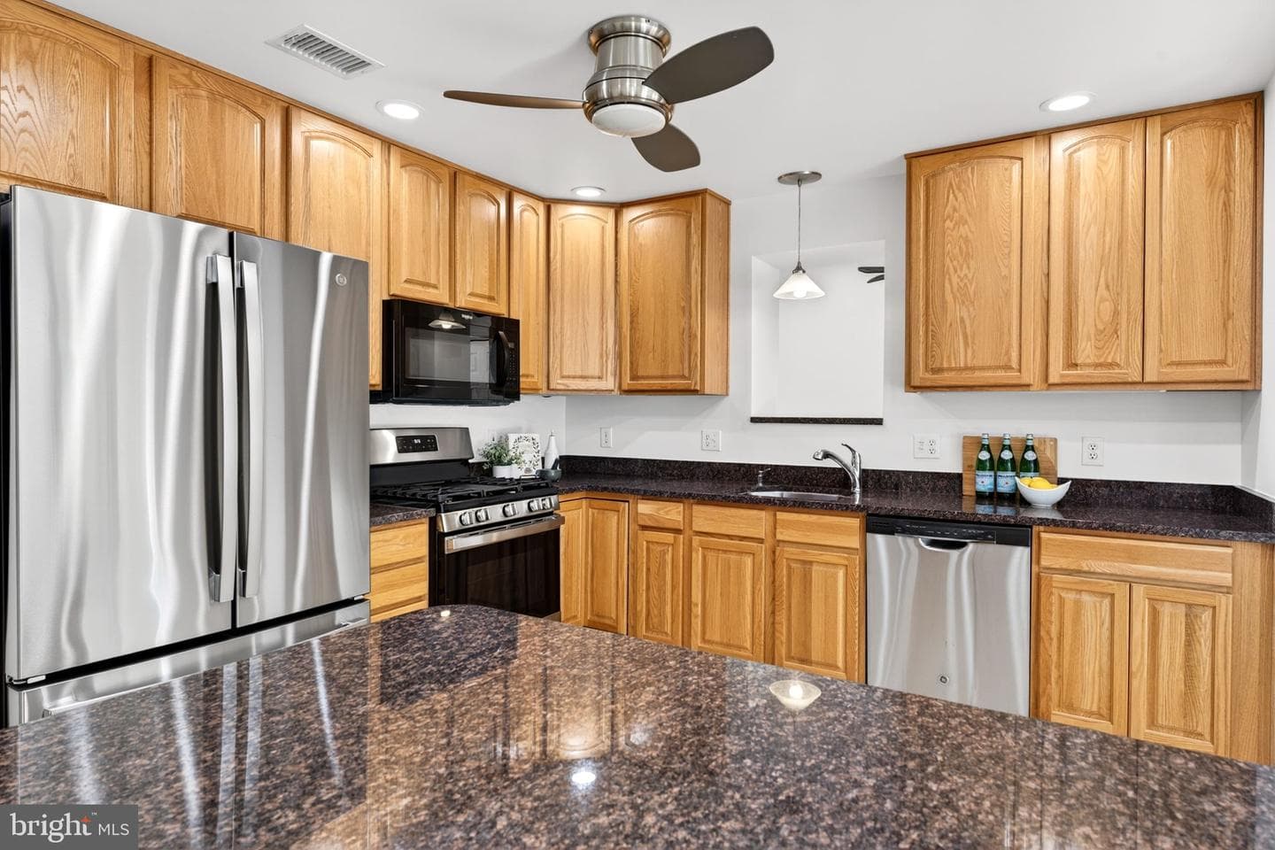 9 Maple Avenue photo 16