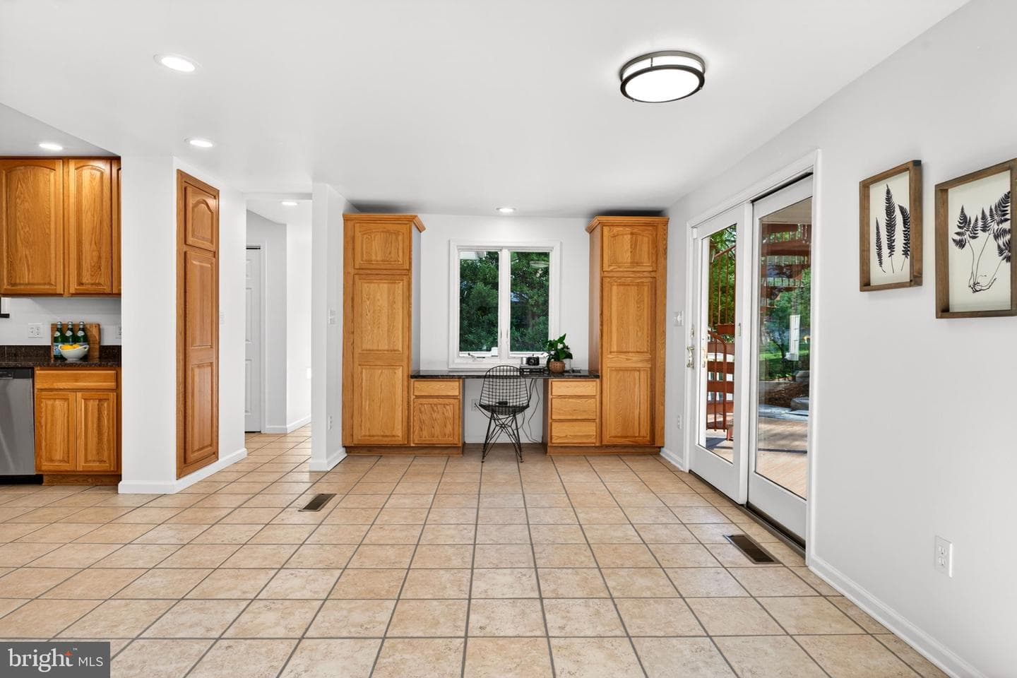 9 Maple Avenue photo 18