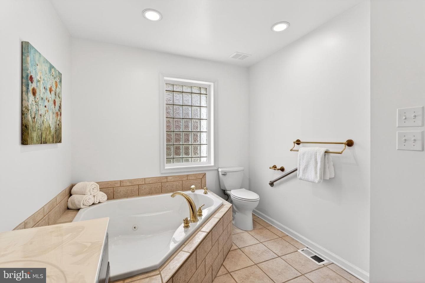 9 Maple Avenue photo 35