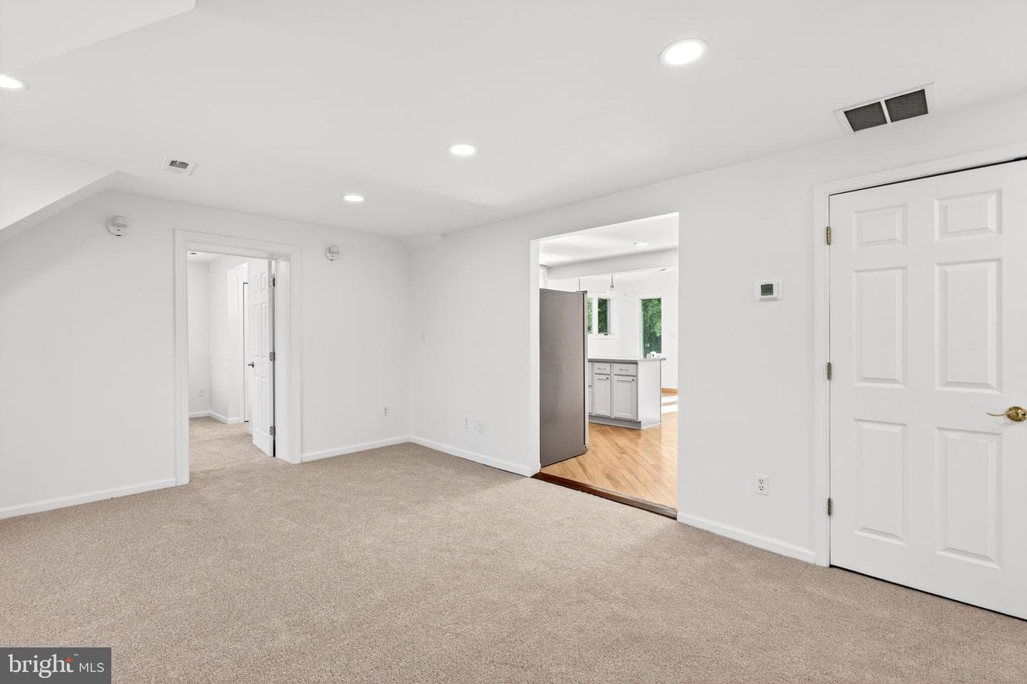 9 Maple Avenue photo 37