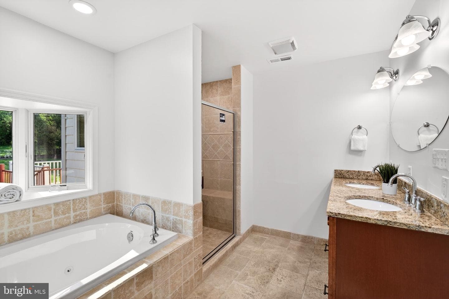 9 Maple Avenue photo 49