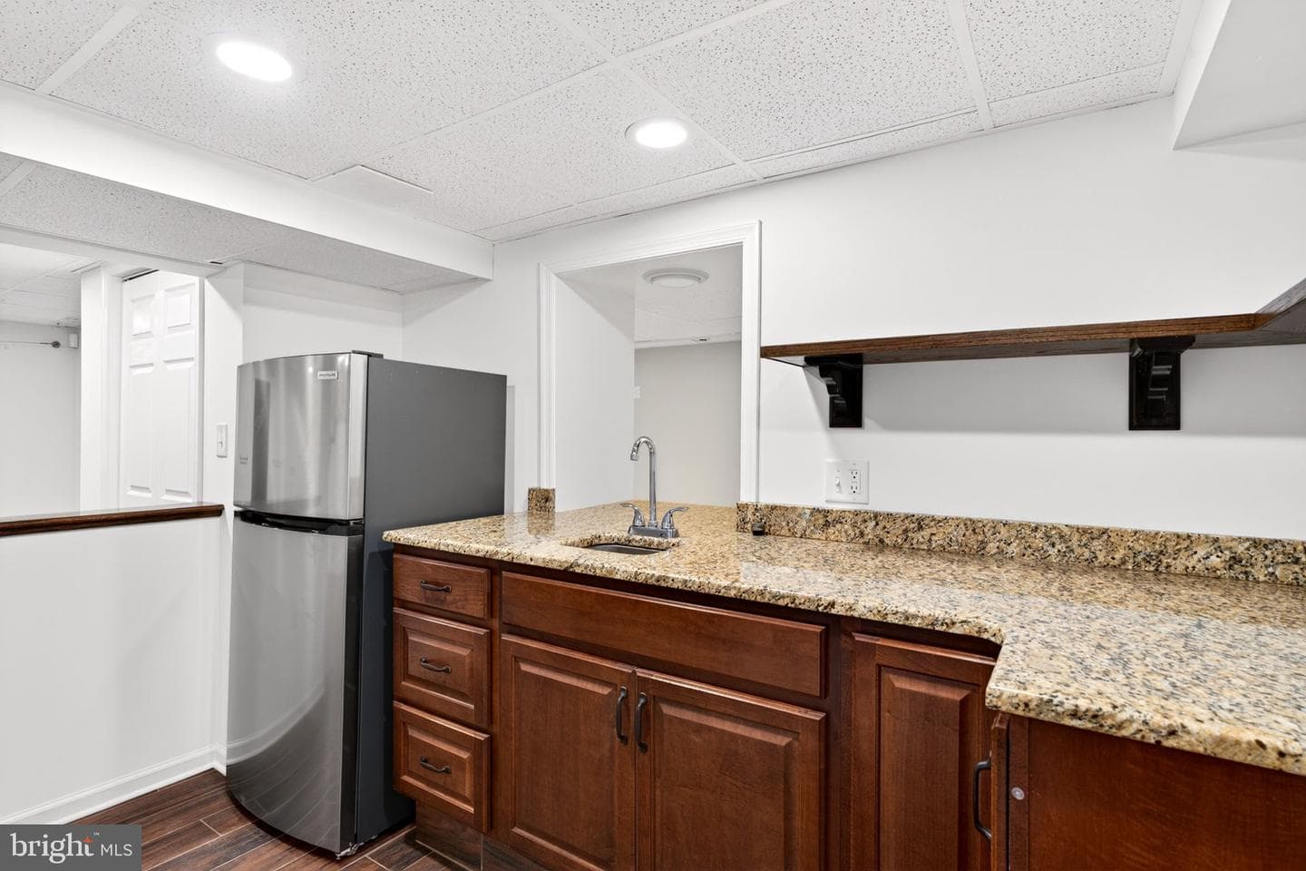 9 Maple Avenue photo 73