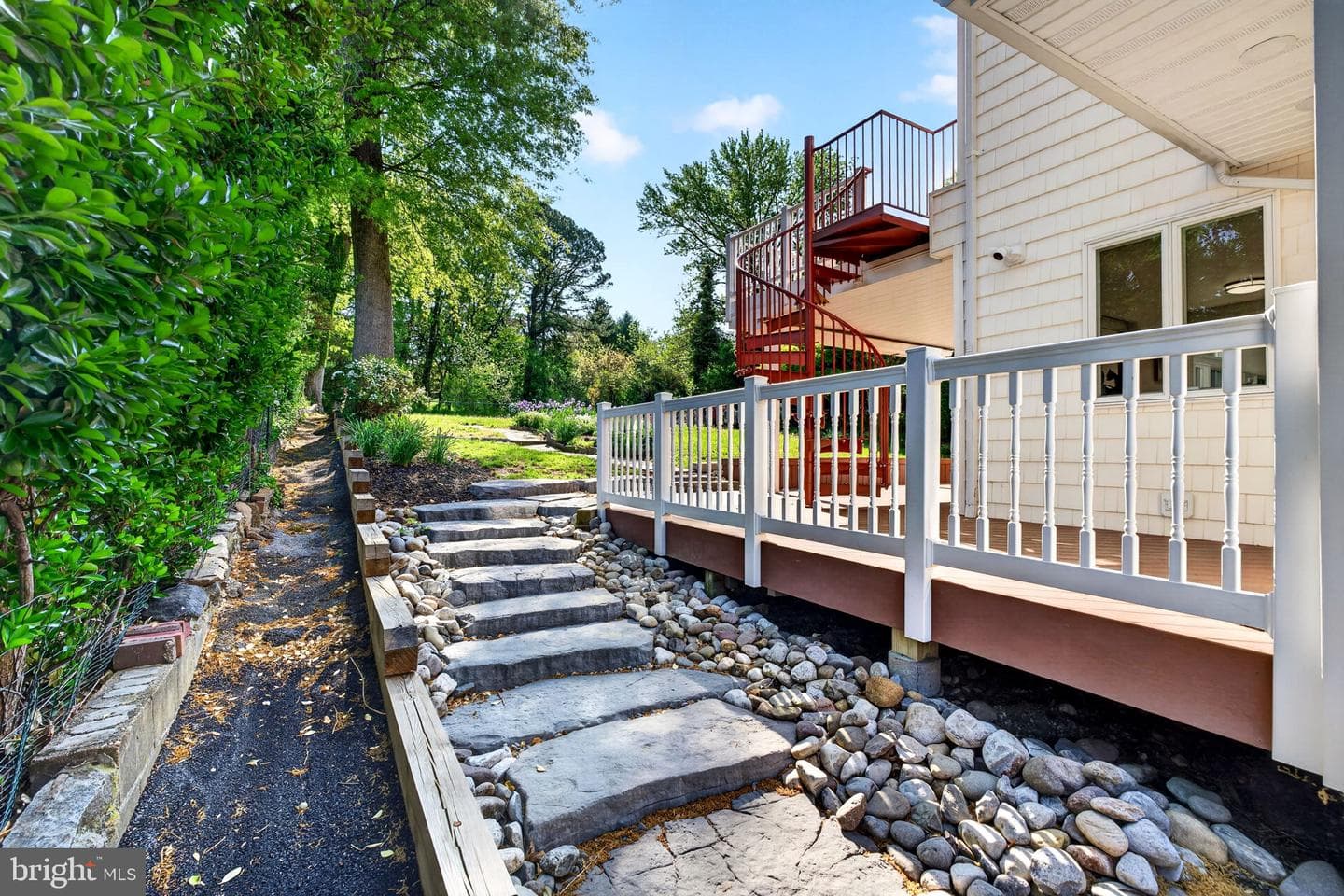 9 Maple Avenue photo 85