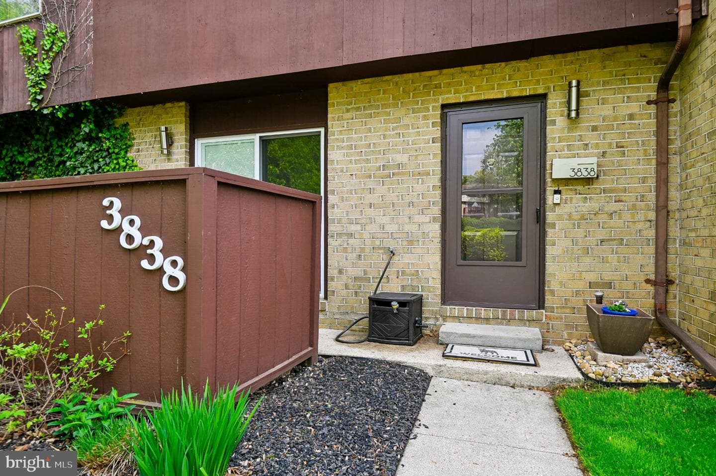3838 Twin Lakes Court photo 2