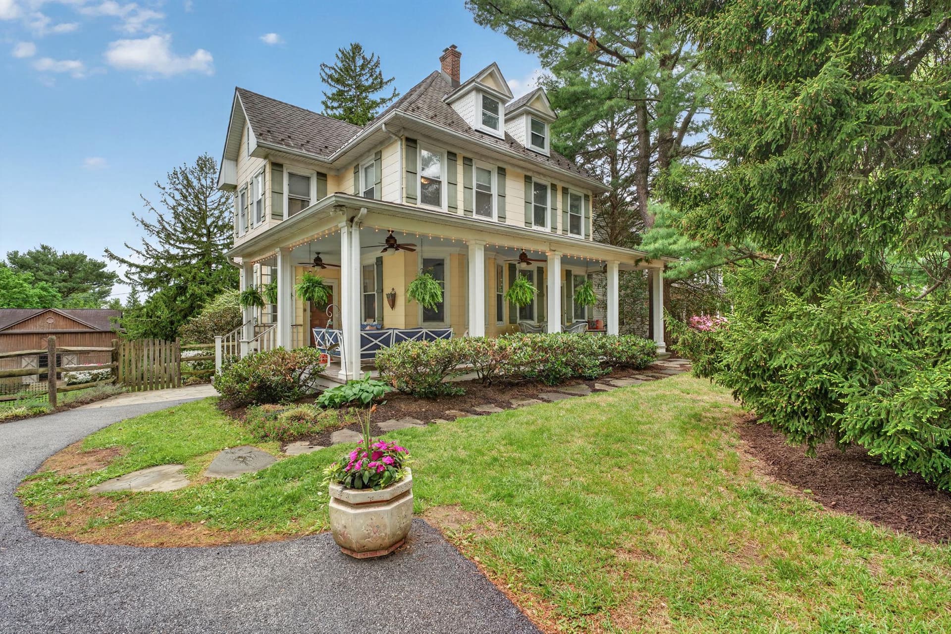 605 W Joppa Road W photo 2