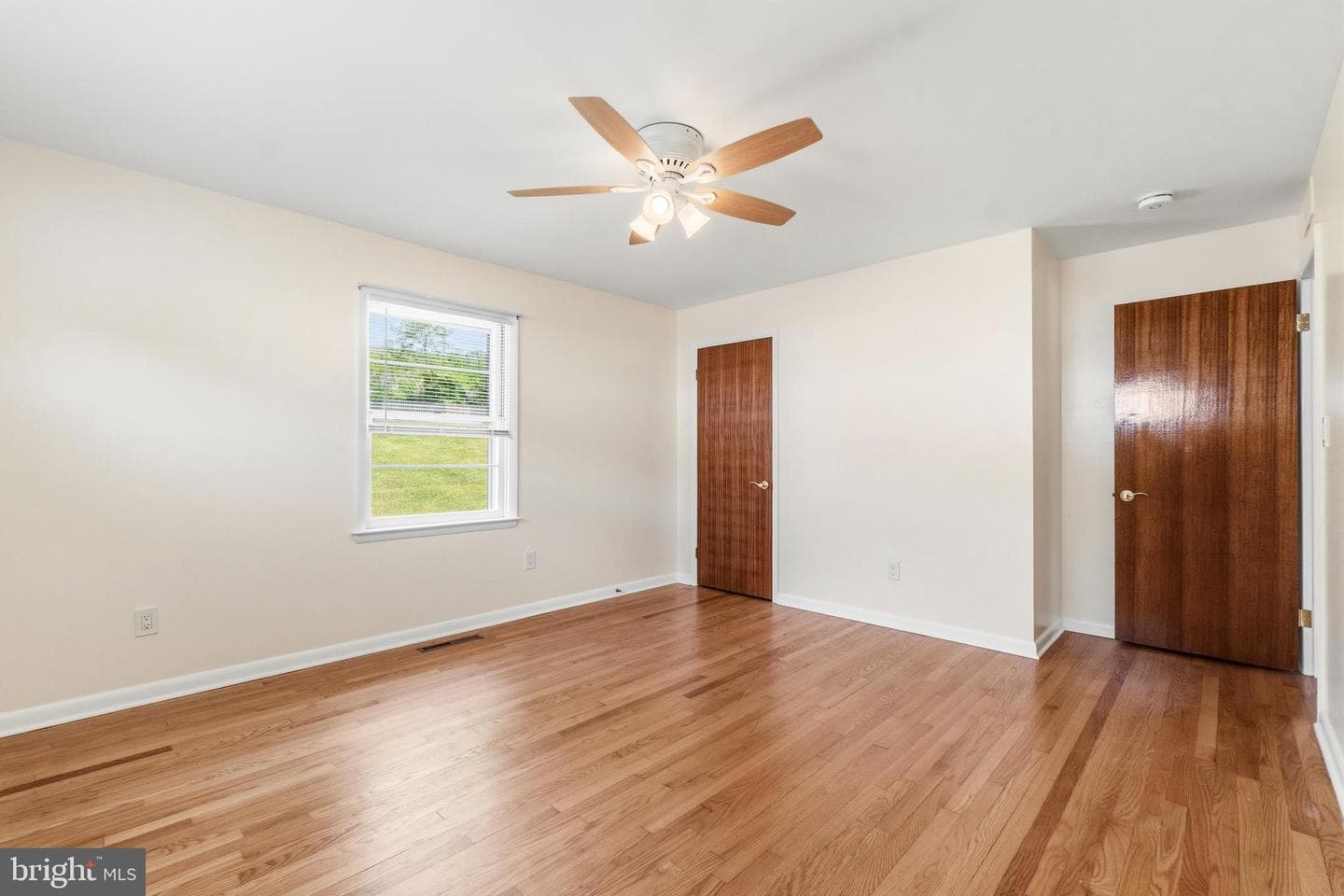 1146 Gypsy Lane E photo 24