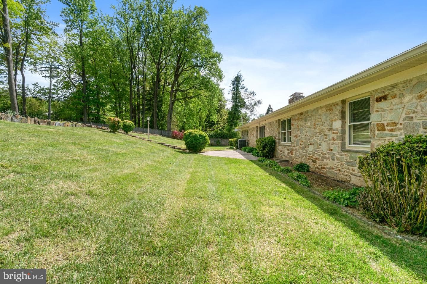1146 Gypsy Lane E photo 35