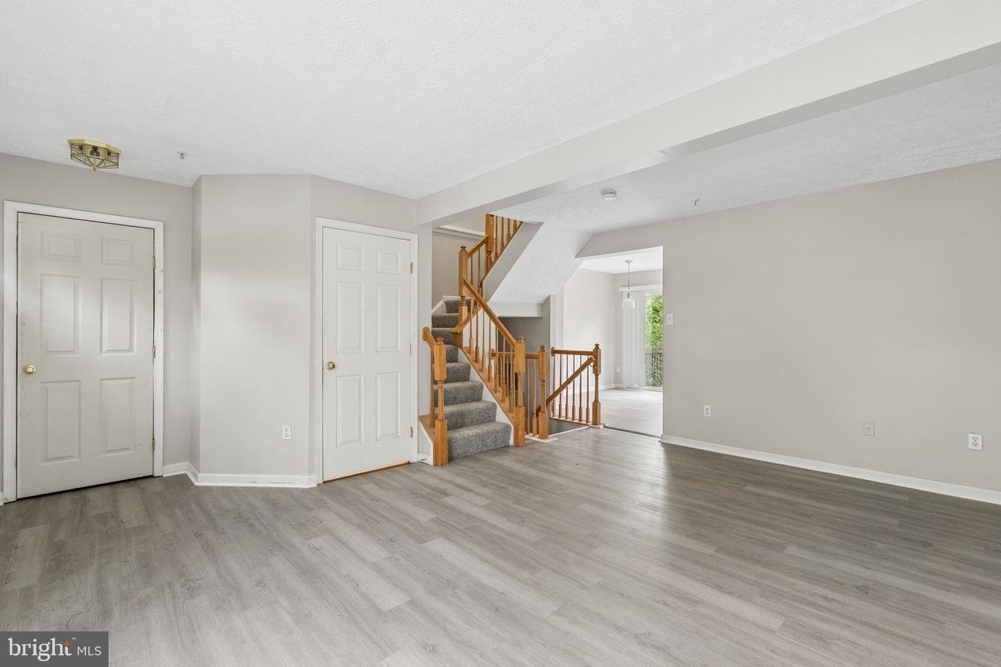 9314 Vanguard Court photo 6