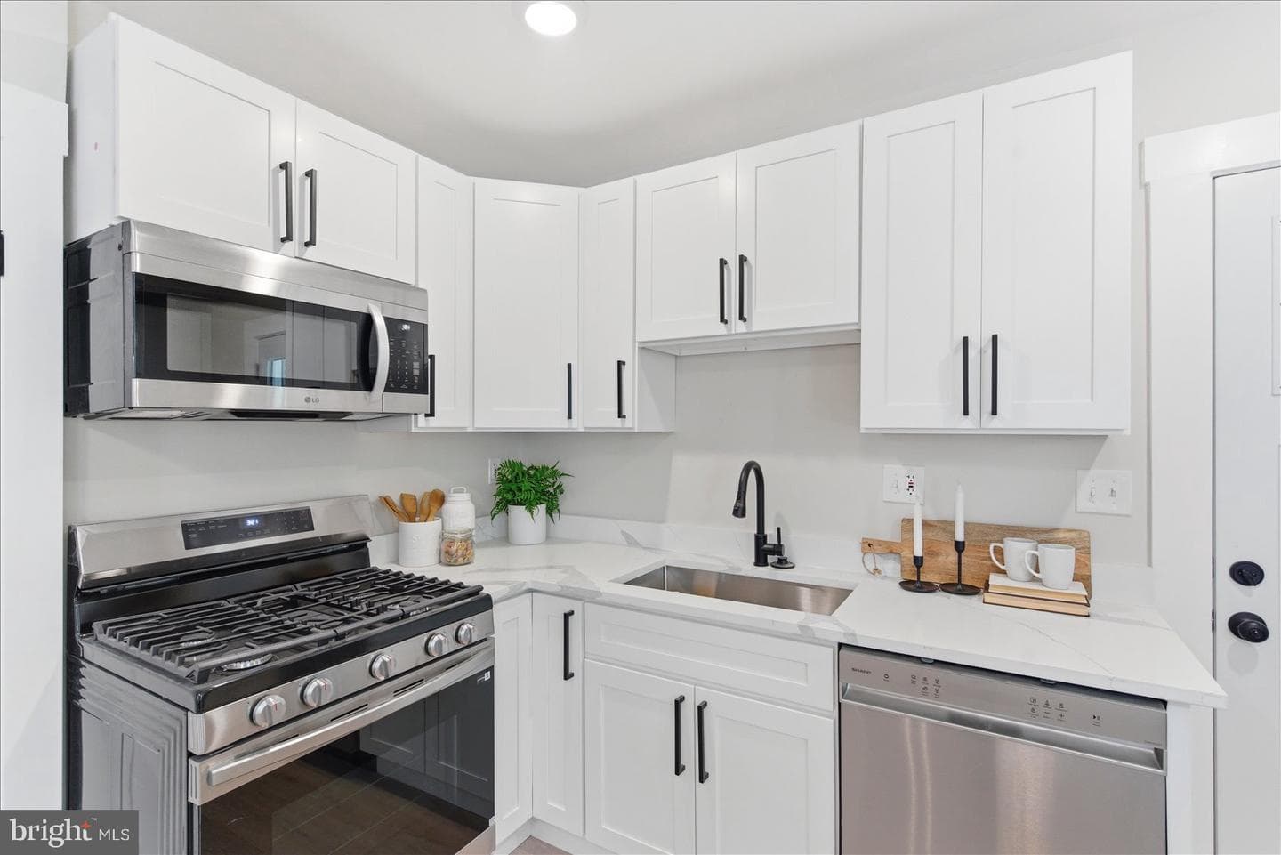 1 Glenwood Avenue photo 11