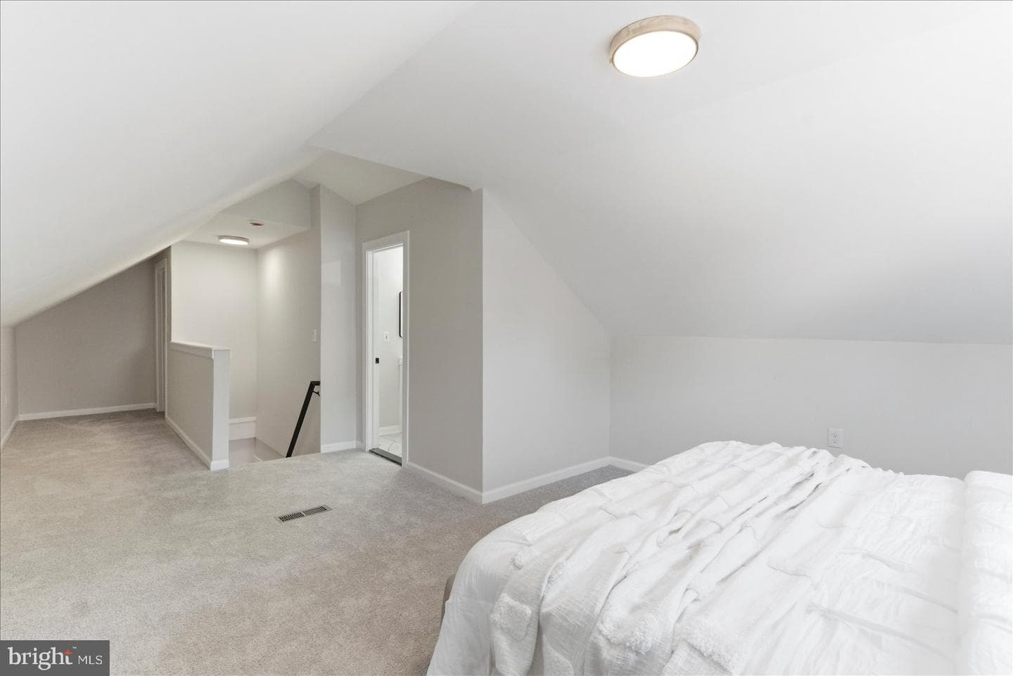 1 Glenwood Avenue photo 17