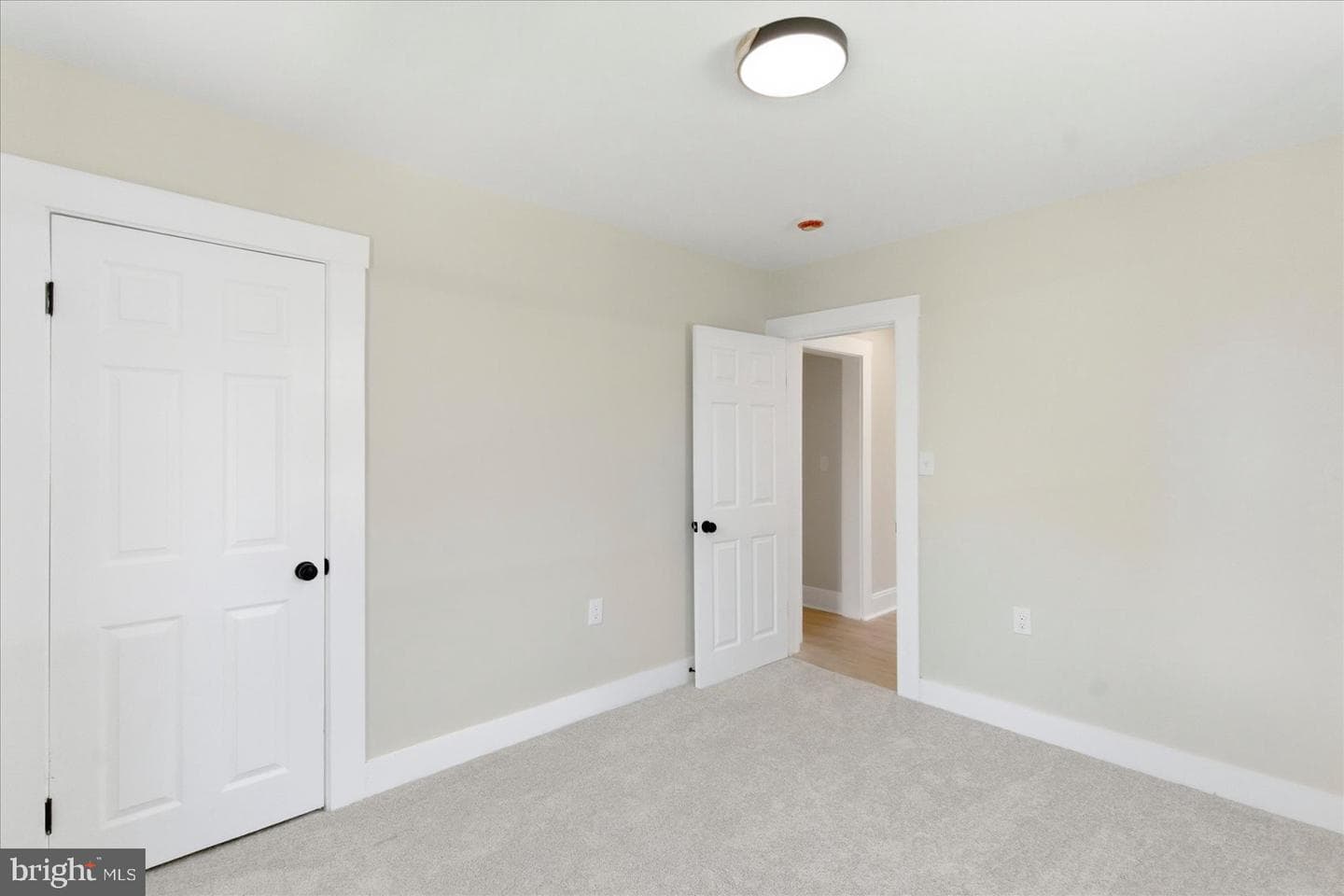 1 Glenwood Avenue photo 26