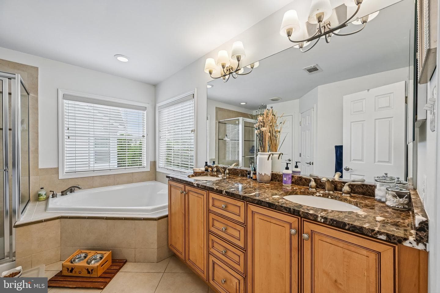 100 Newmarket Court photo 27