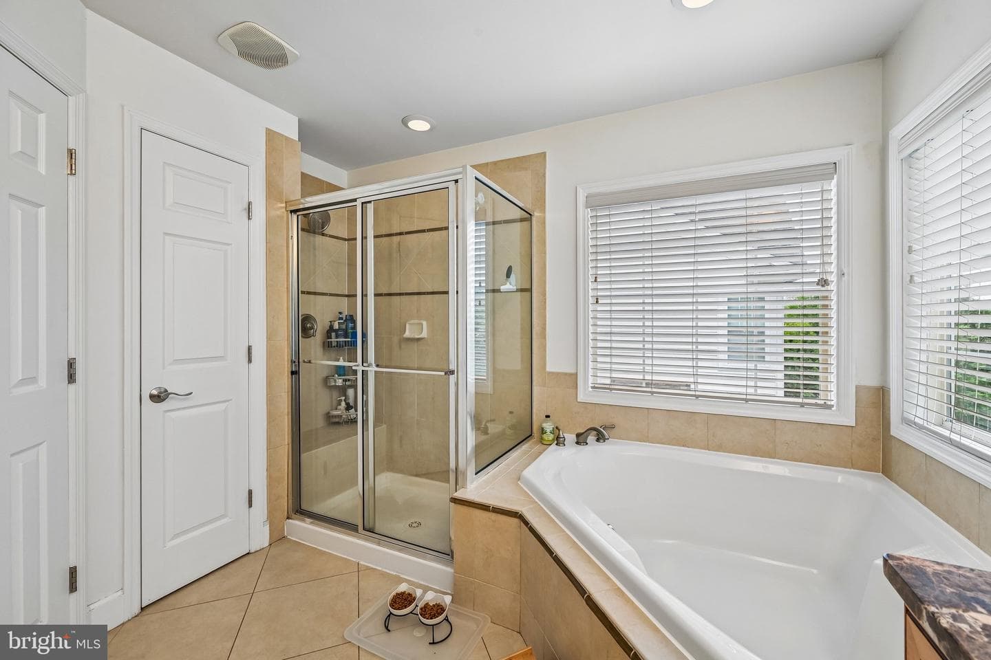 100 Newmarket Court photo 28