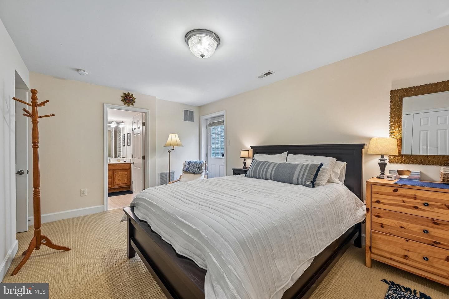 100 Newmarket Court photo 44