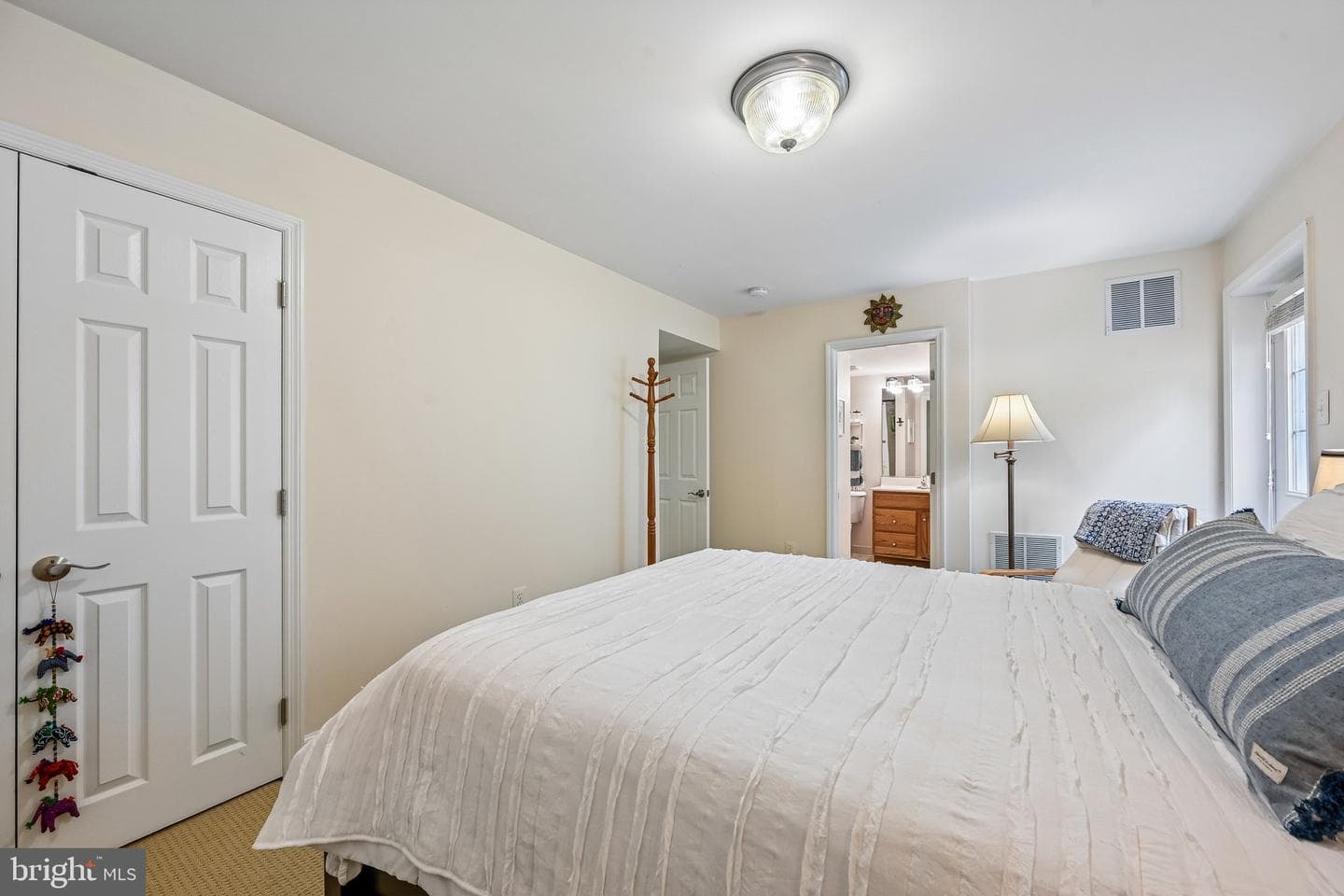 100 Newmarket Court photo 45