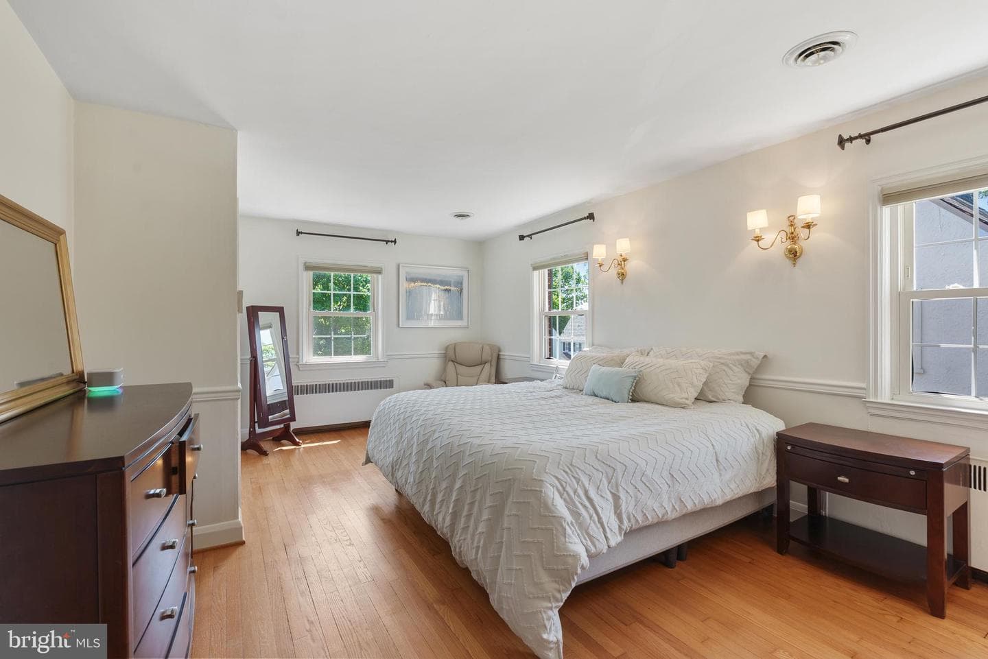 818 Kingston Road photo 19