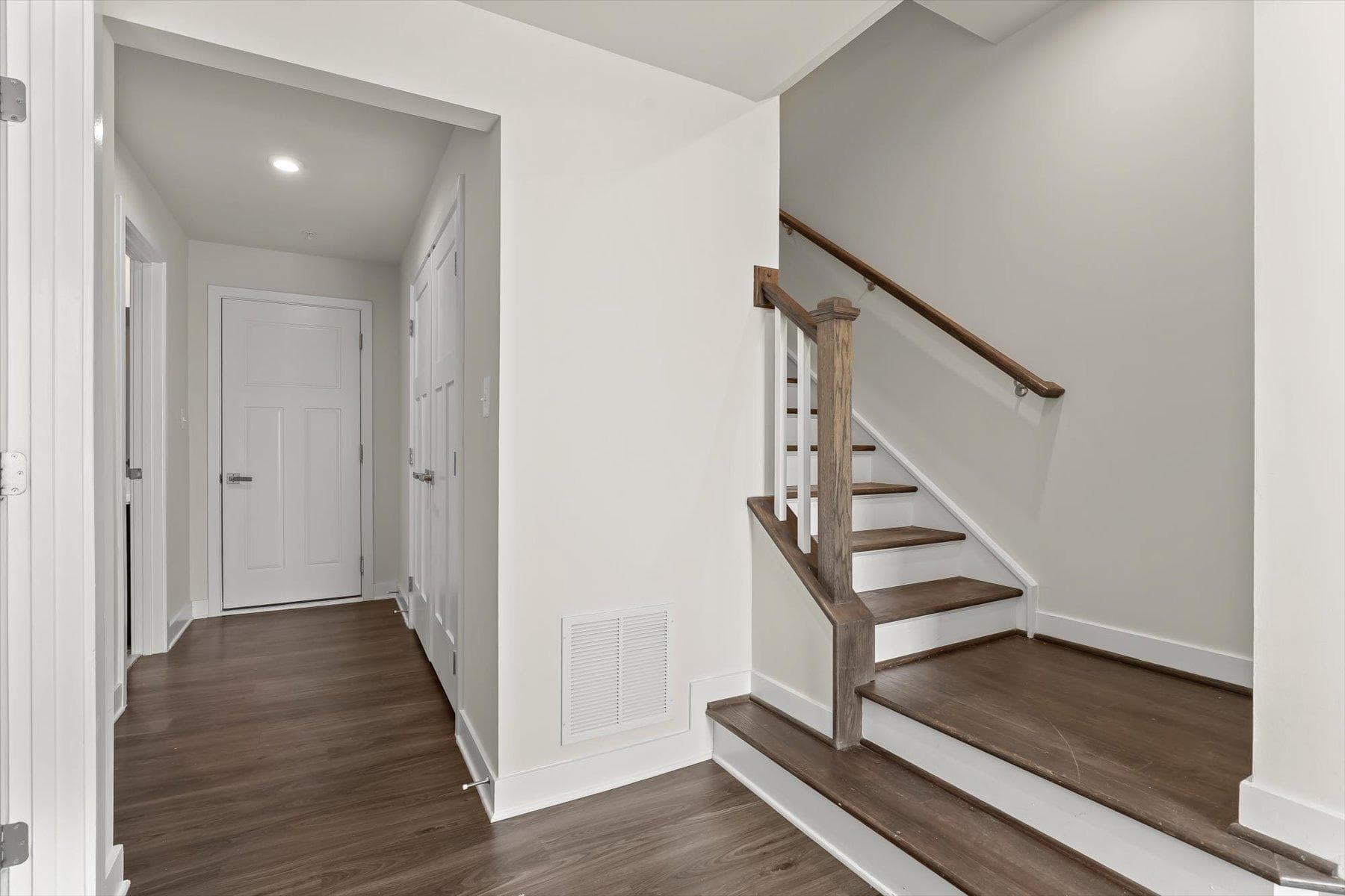 302 Bevington Street photo 4