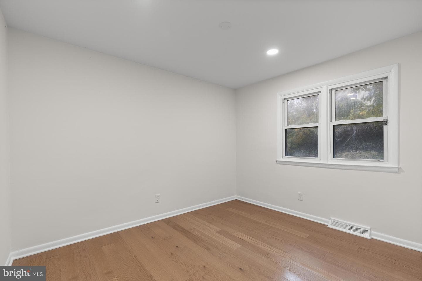 5434 Dogwood photo 13