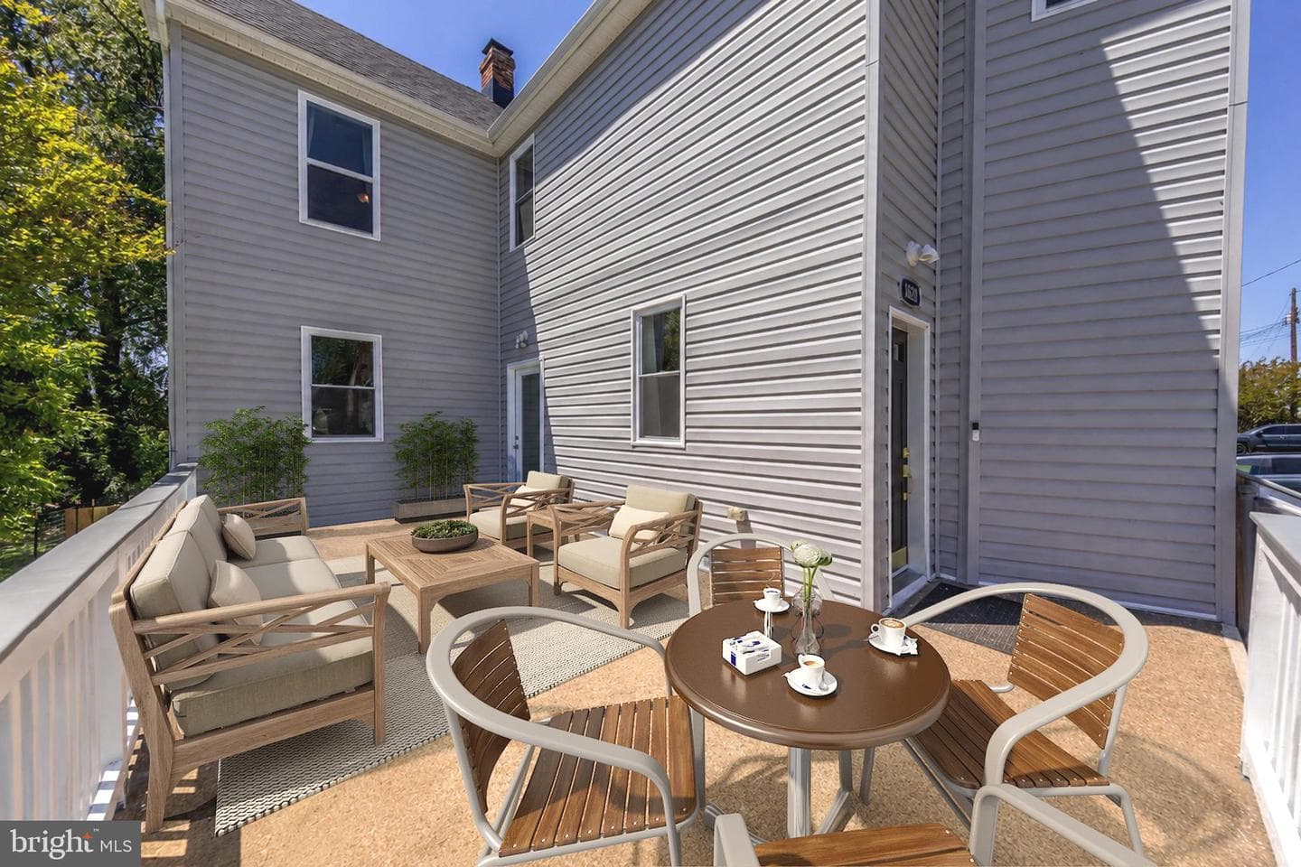 1820 Arbutus Avenue photo 3
