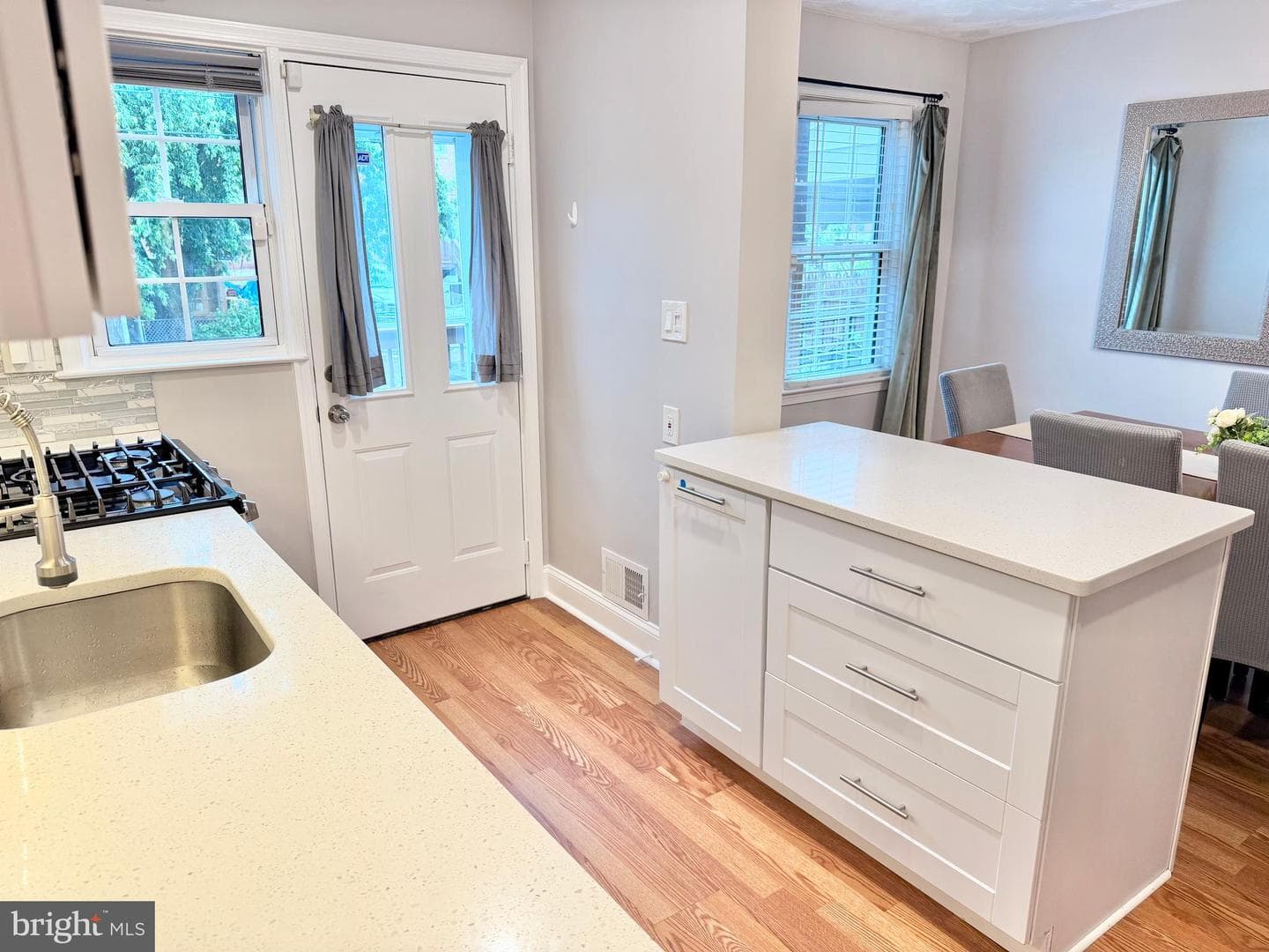 2235 Southorn Road photo 3