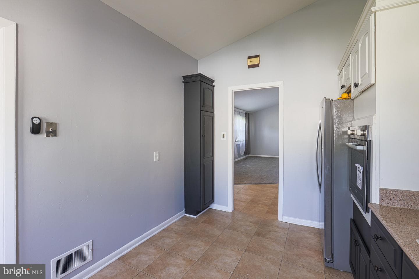 803 Woodglen Place photo 5