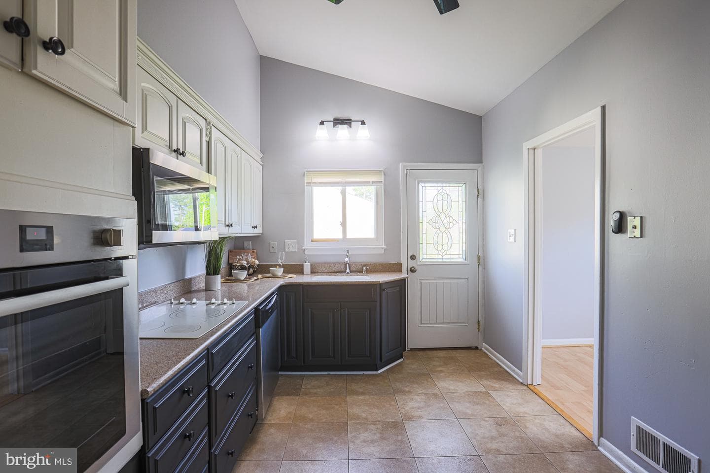 803 Woodglen Place photo 7
