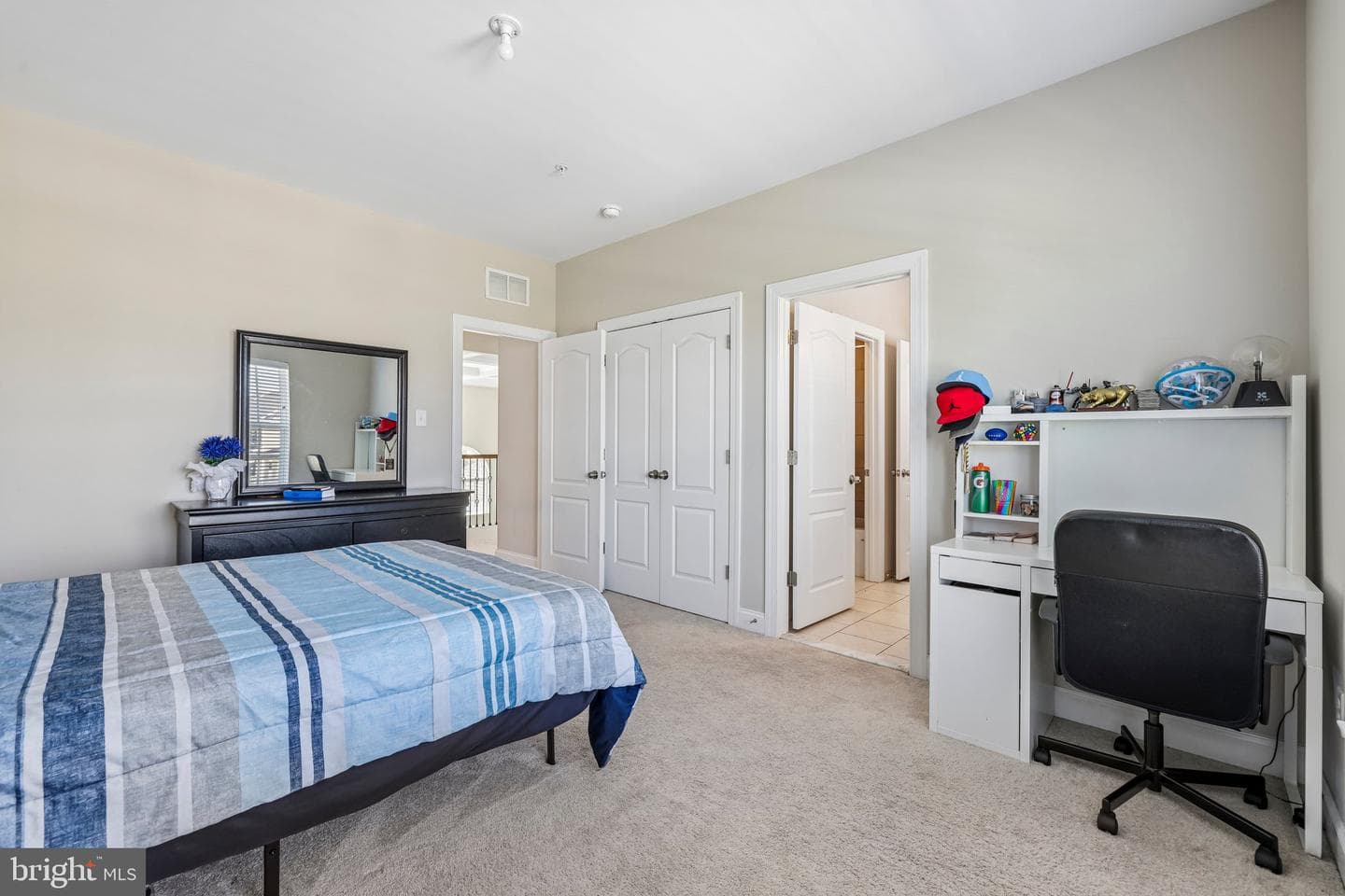 6517 Totteridge photo 40