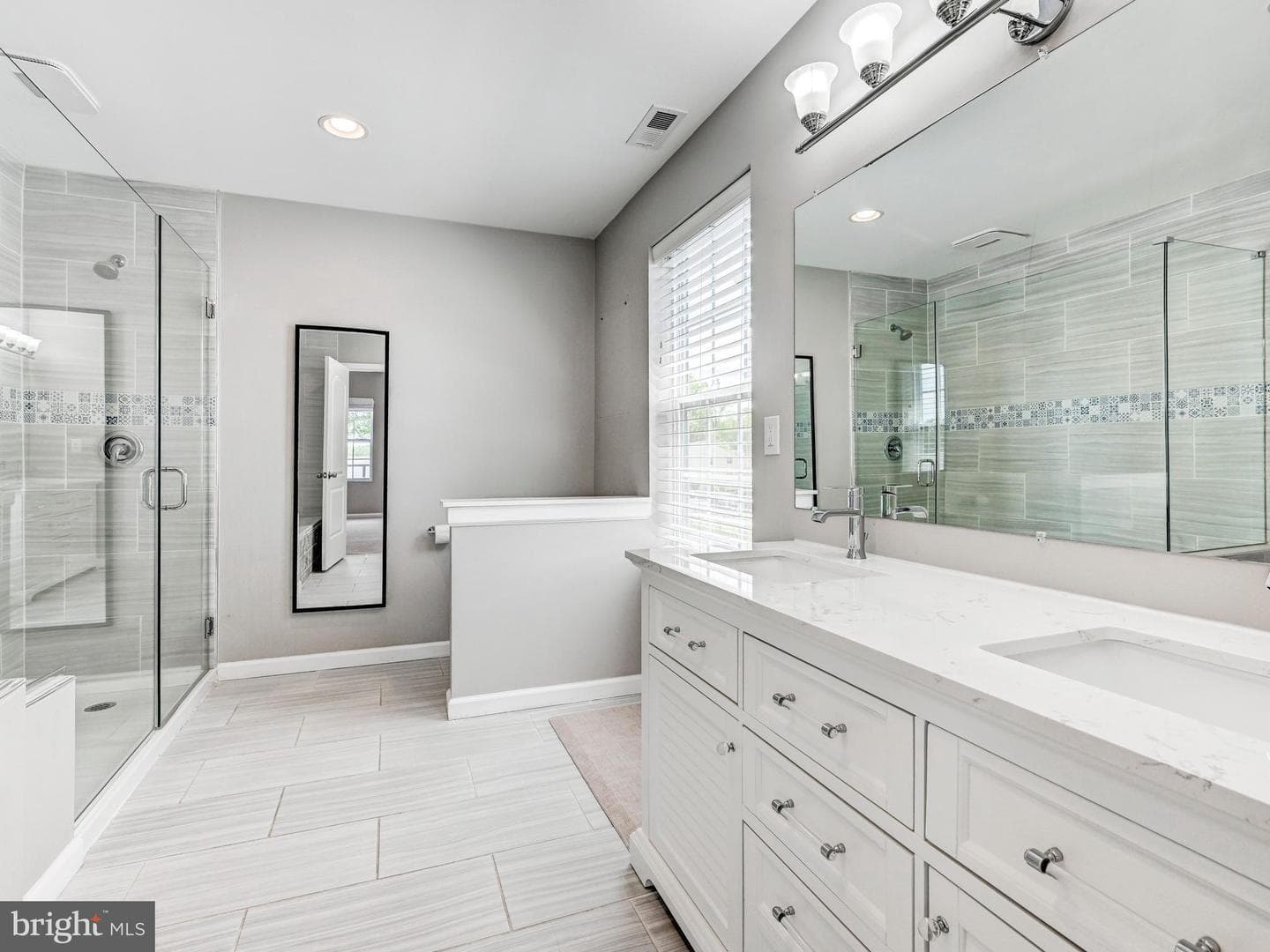 13206 Cherwin Avenue photo 24