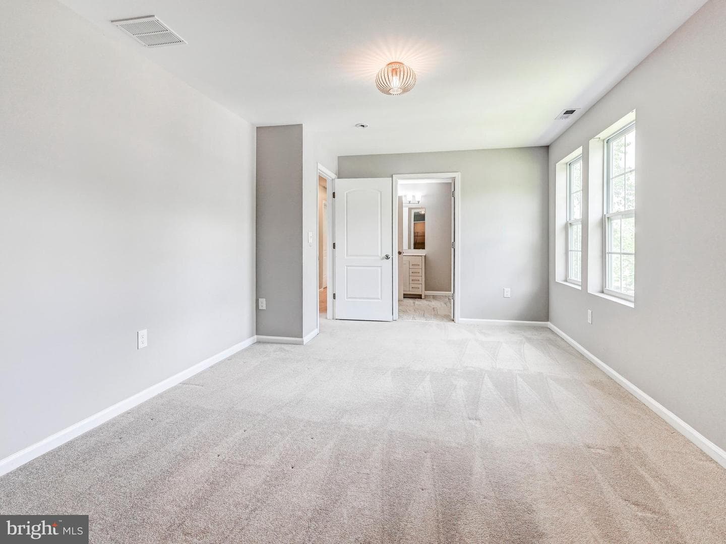 13206 Cherwin Avenue photo 32