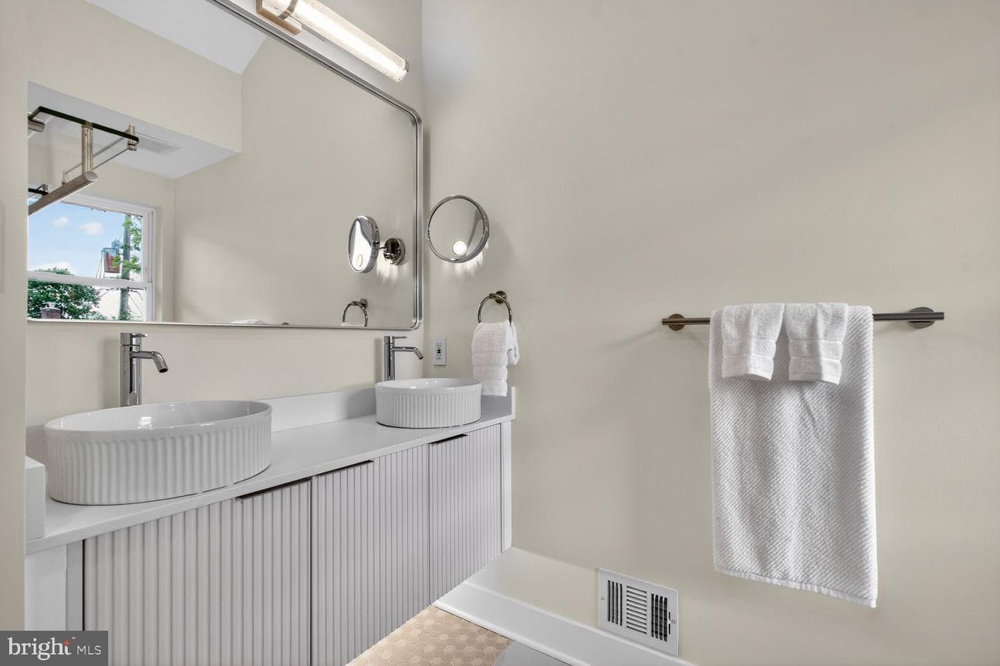 8214 Laurel Drive photo 21