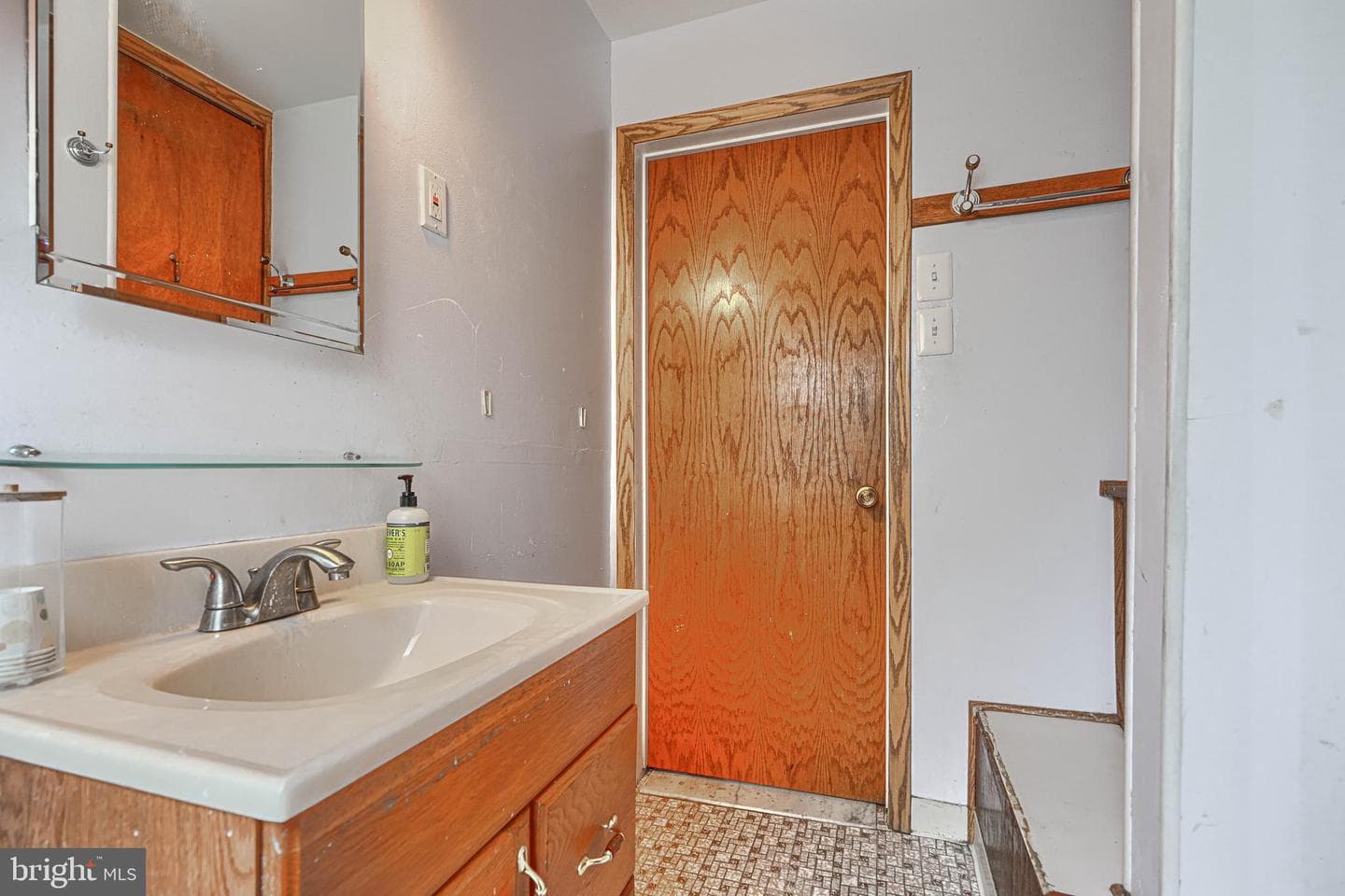 1842 Dunmere Road photo 22
