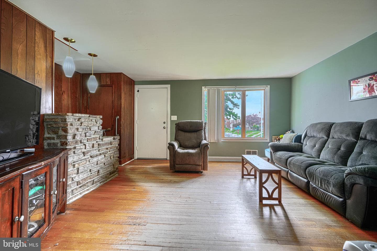 1842 Dunmere Road photo 4