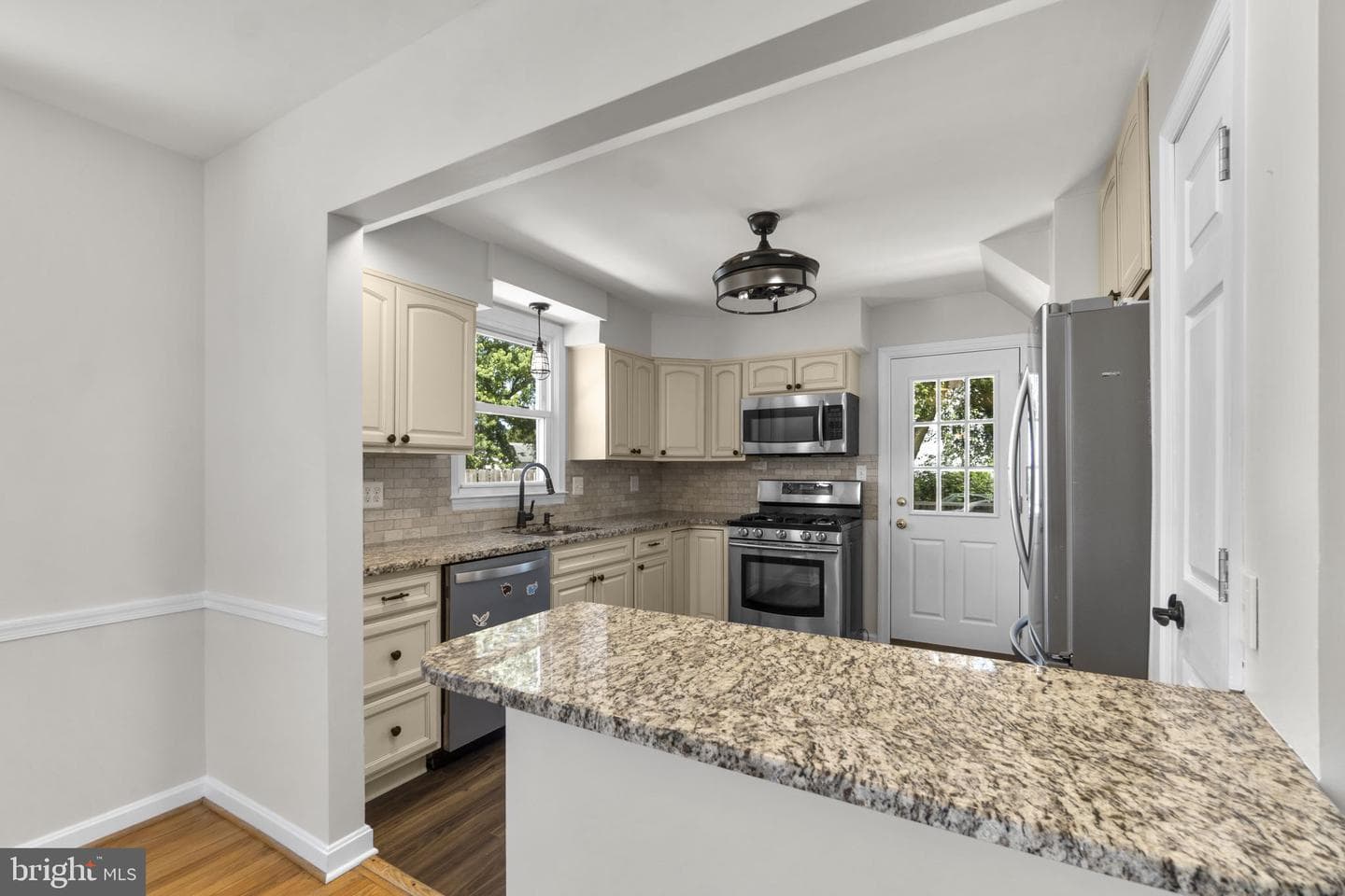 2018 Norhurst Way N photo 9