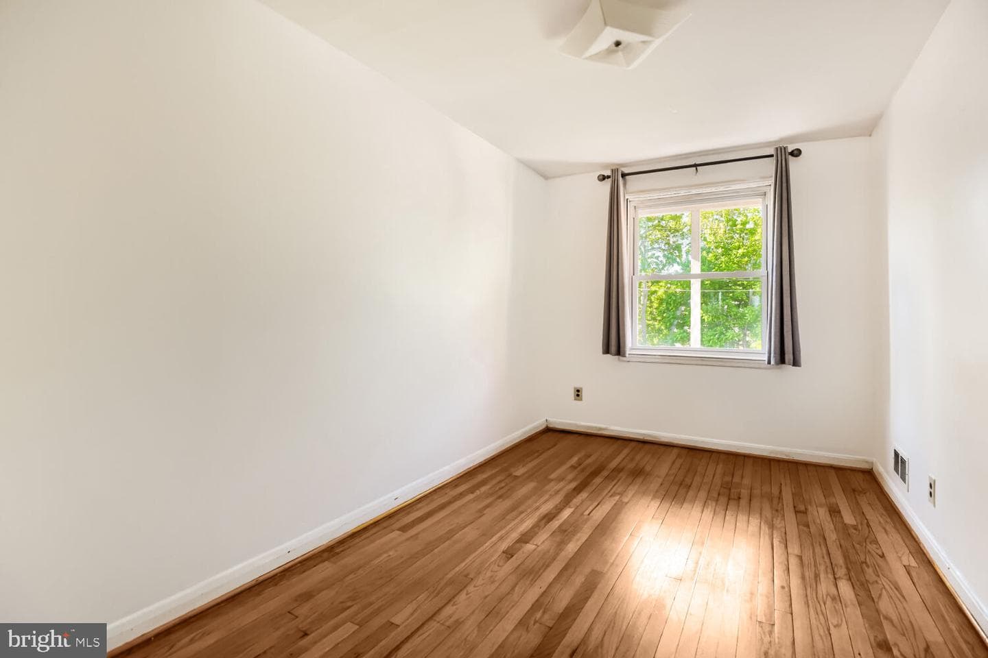7450 Manchester Road photo 14