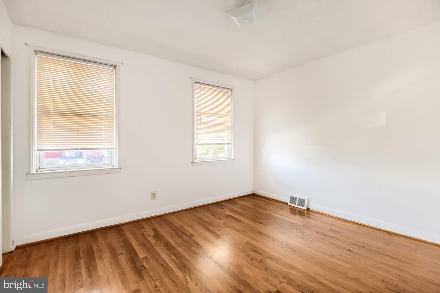7450 Manchester Road photo 16