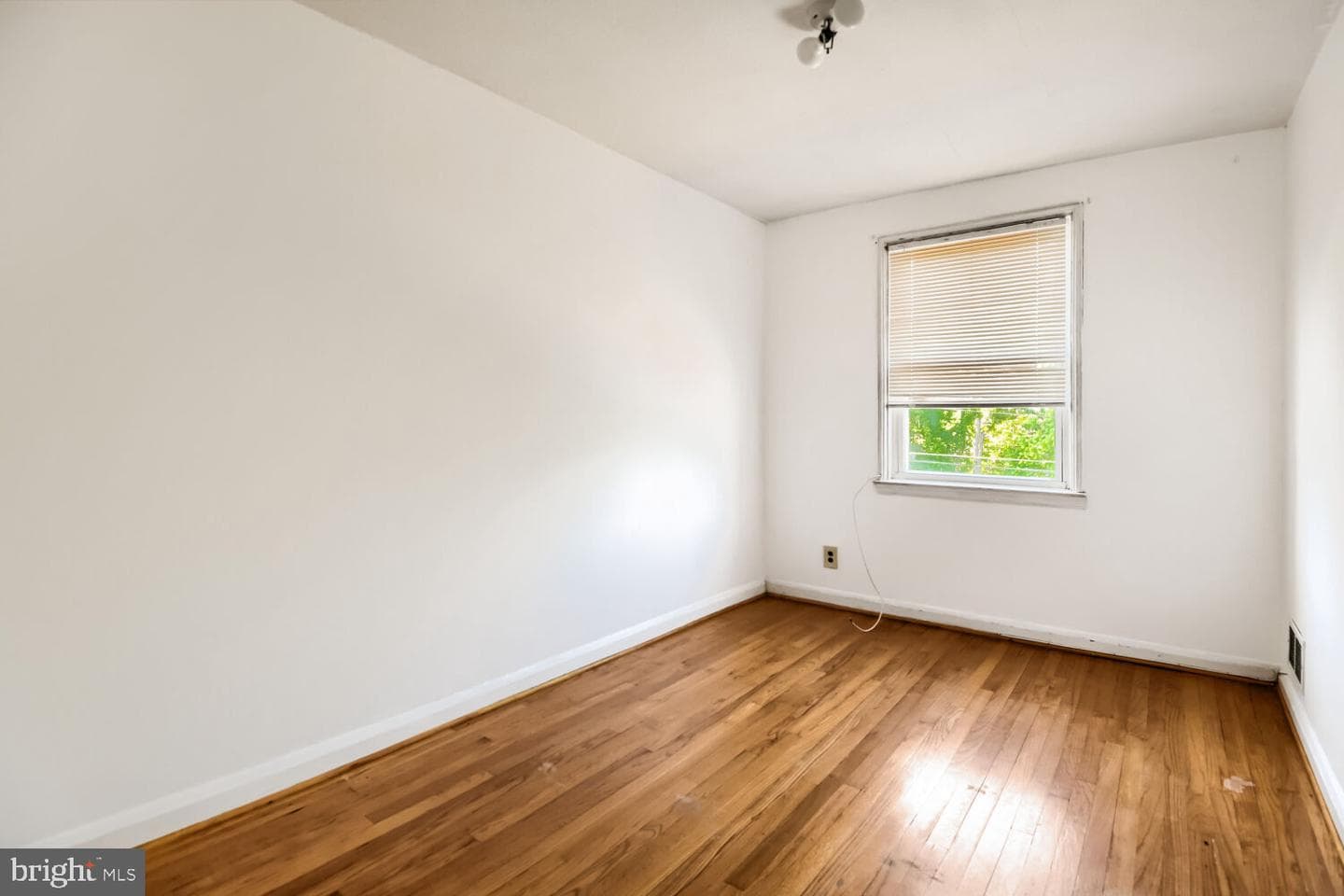 7450 Manchester Road photo 8