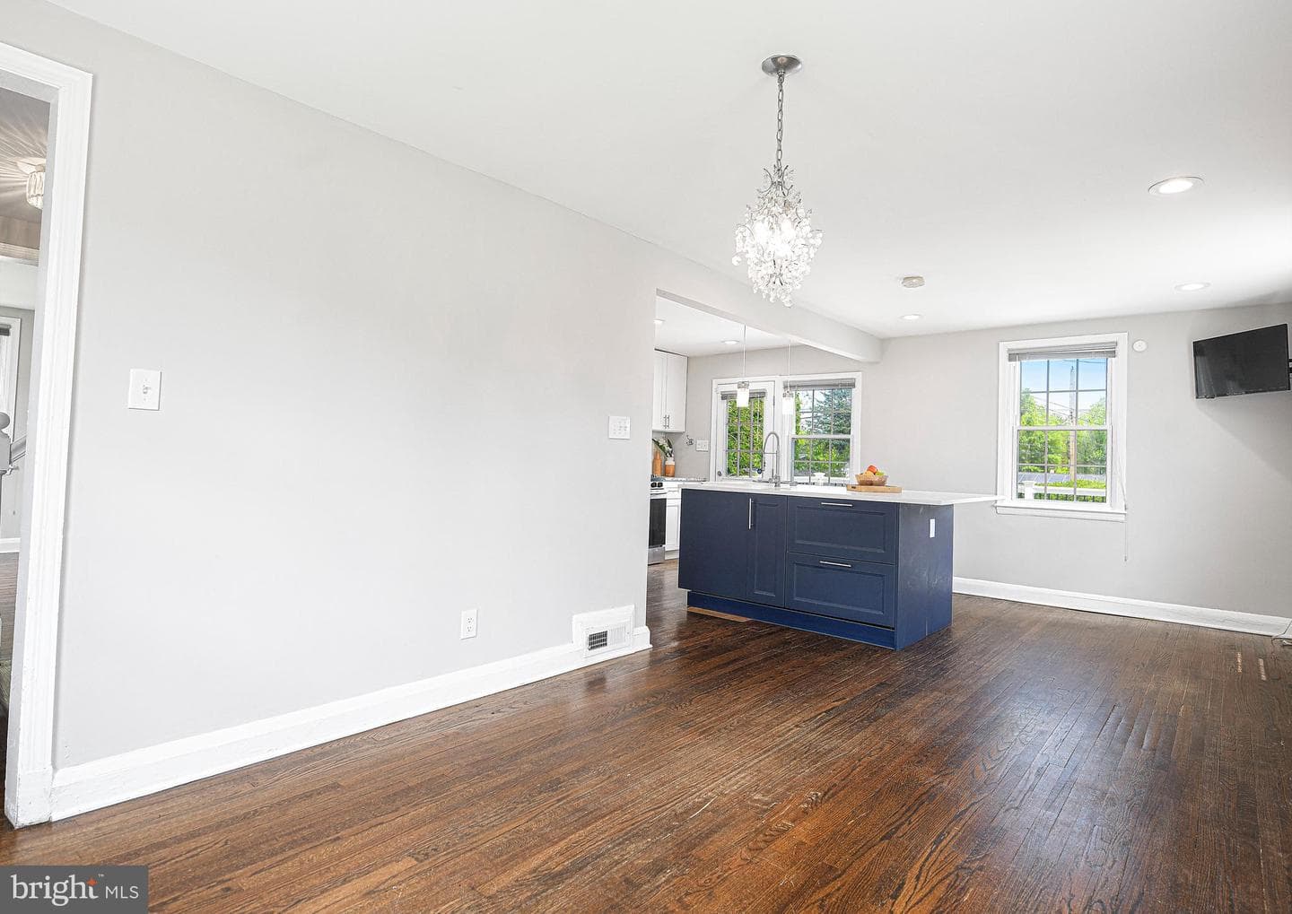 703 Howard Road photo 9