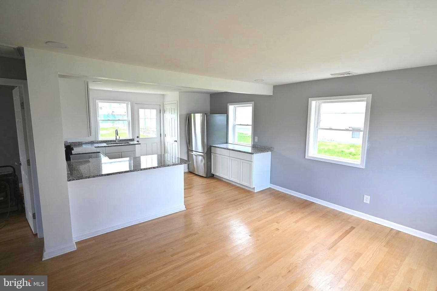 34 Compass Road photo 7