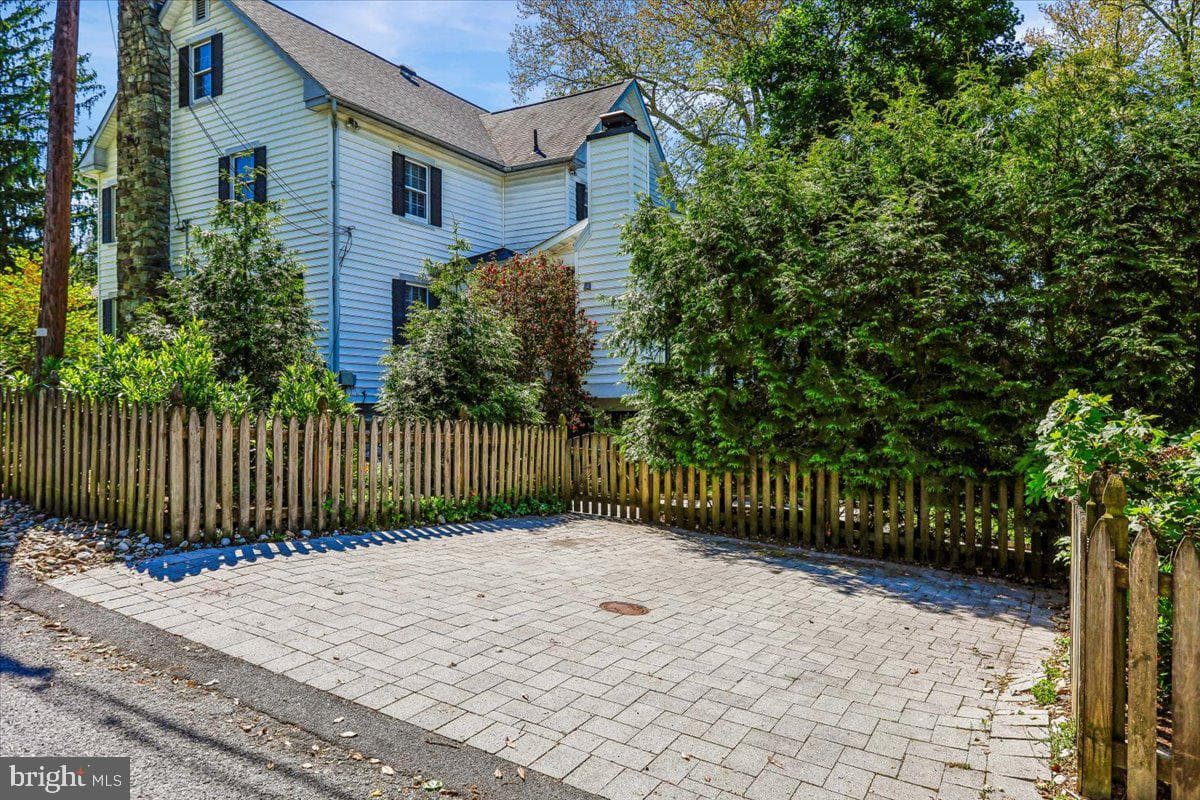 7810 Chelsea Street photo 63