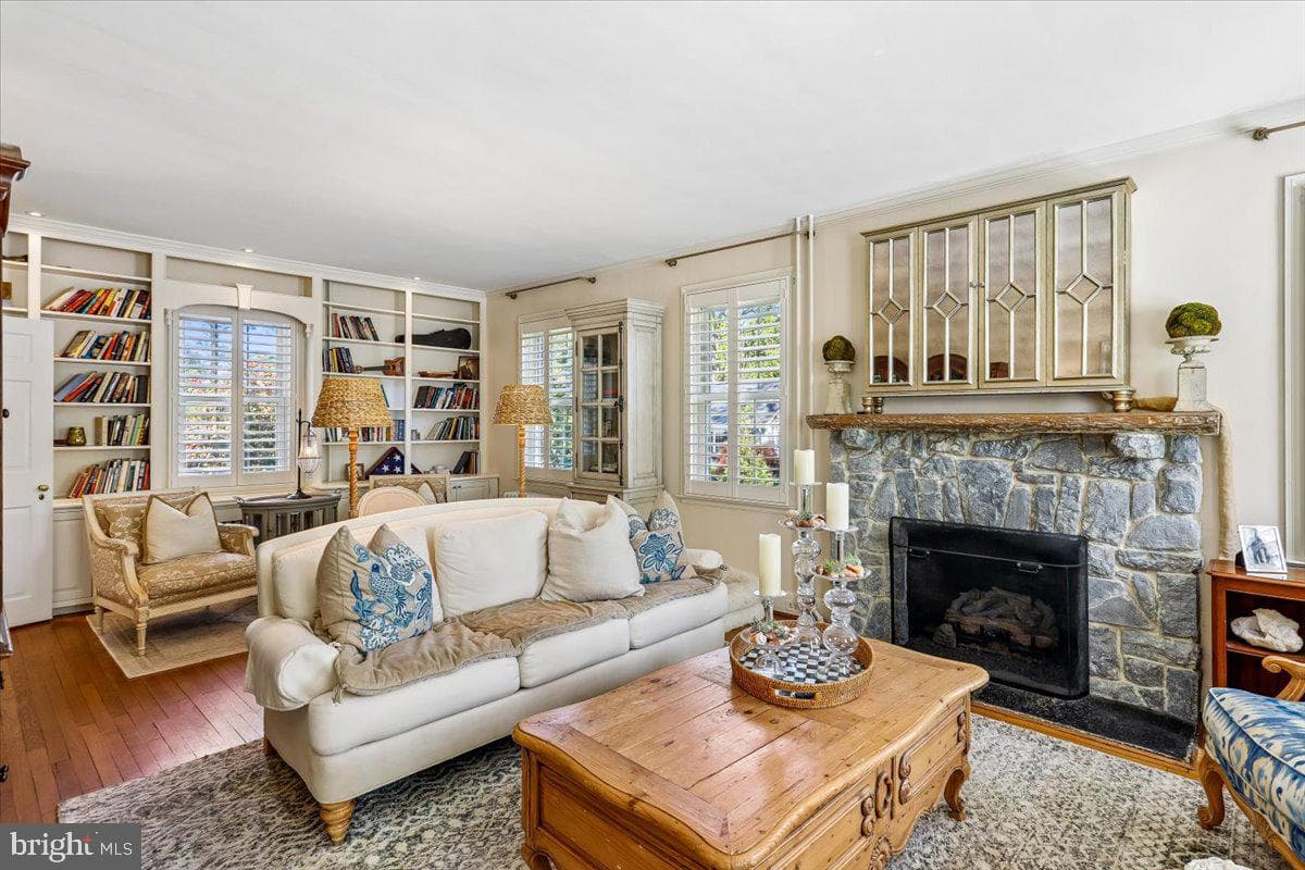 7810 Chelsea Street photo 9