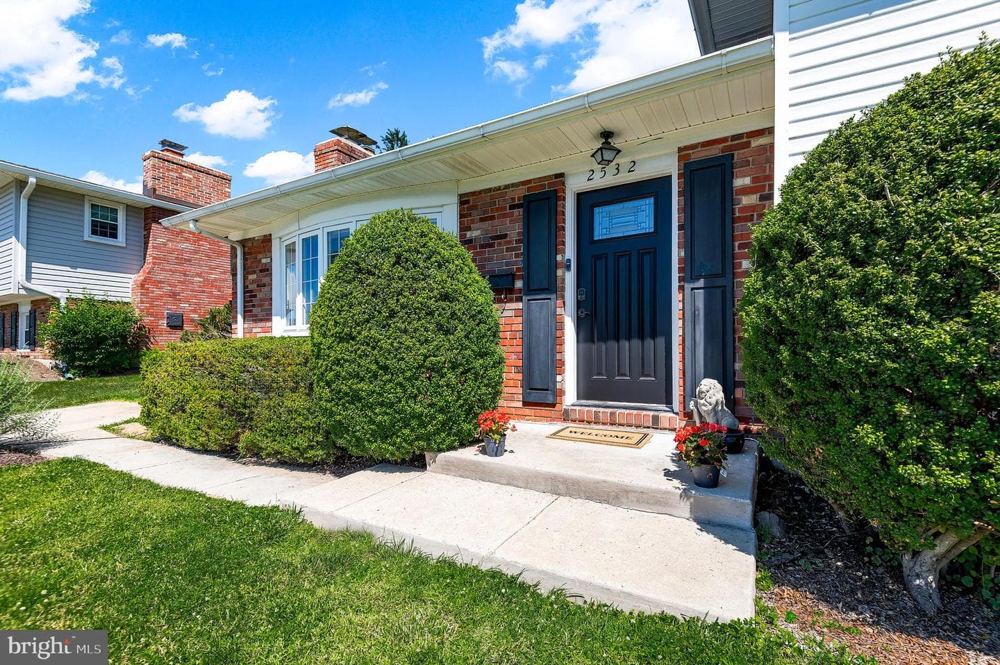 2532 Londonderry Road photo 2
