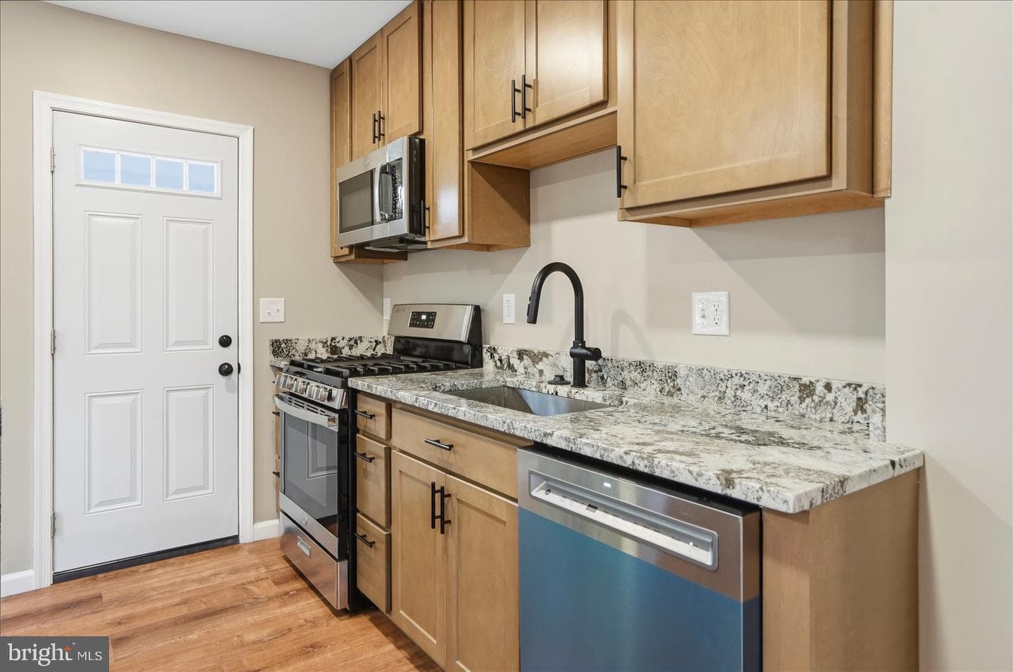 19 Warren Road photo 13