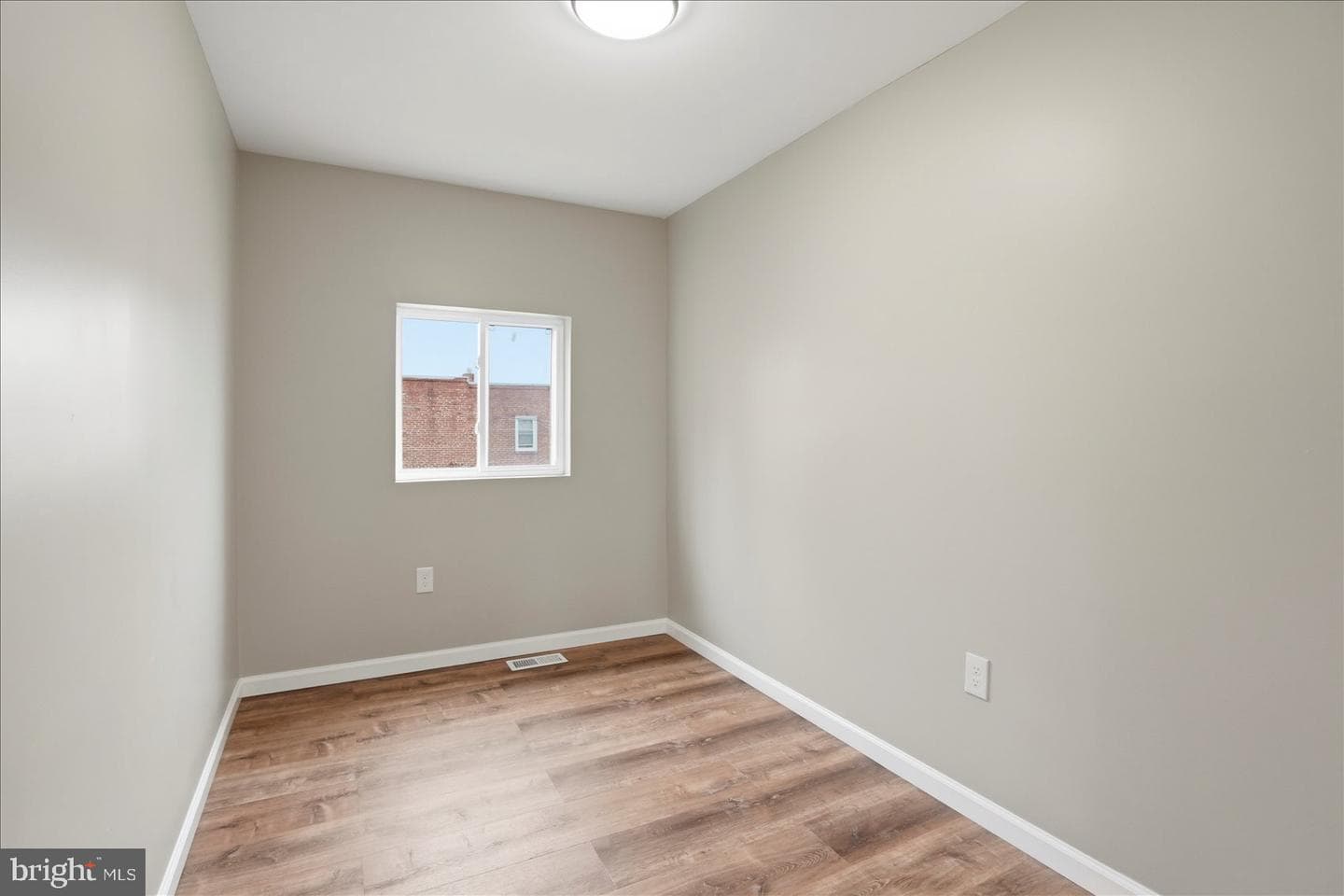 19 Warren Road photo 29