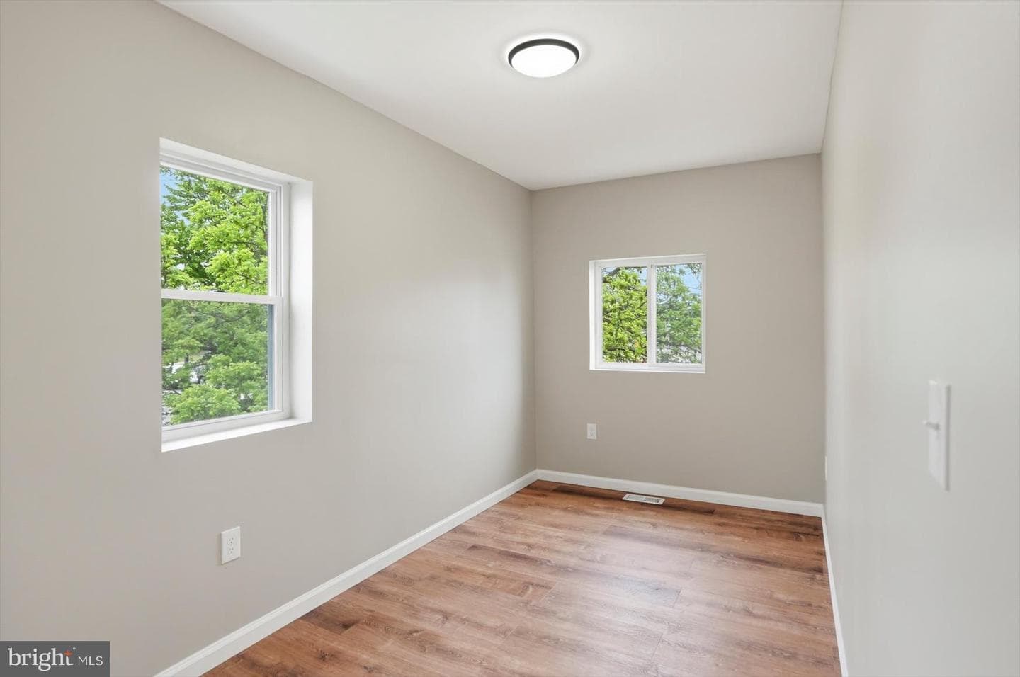 19 Warren Road photo 31