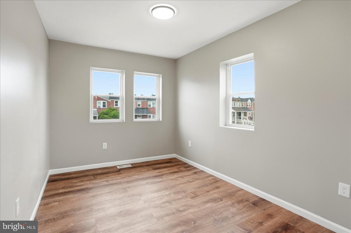 19 Warren Road photo 33