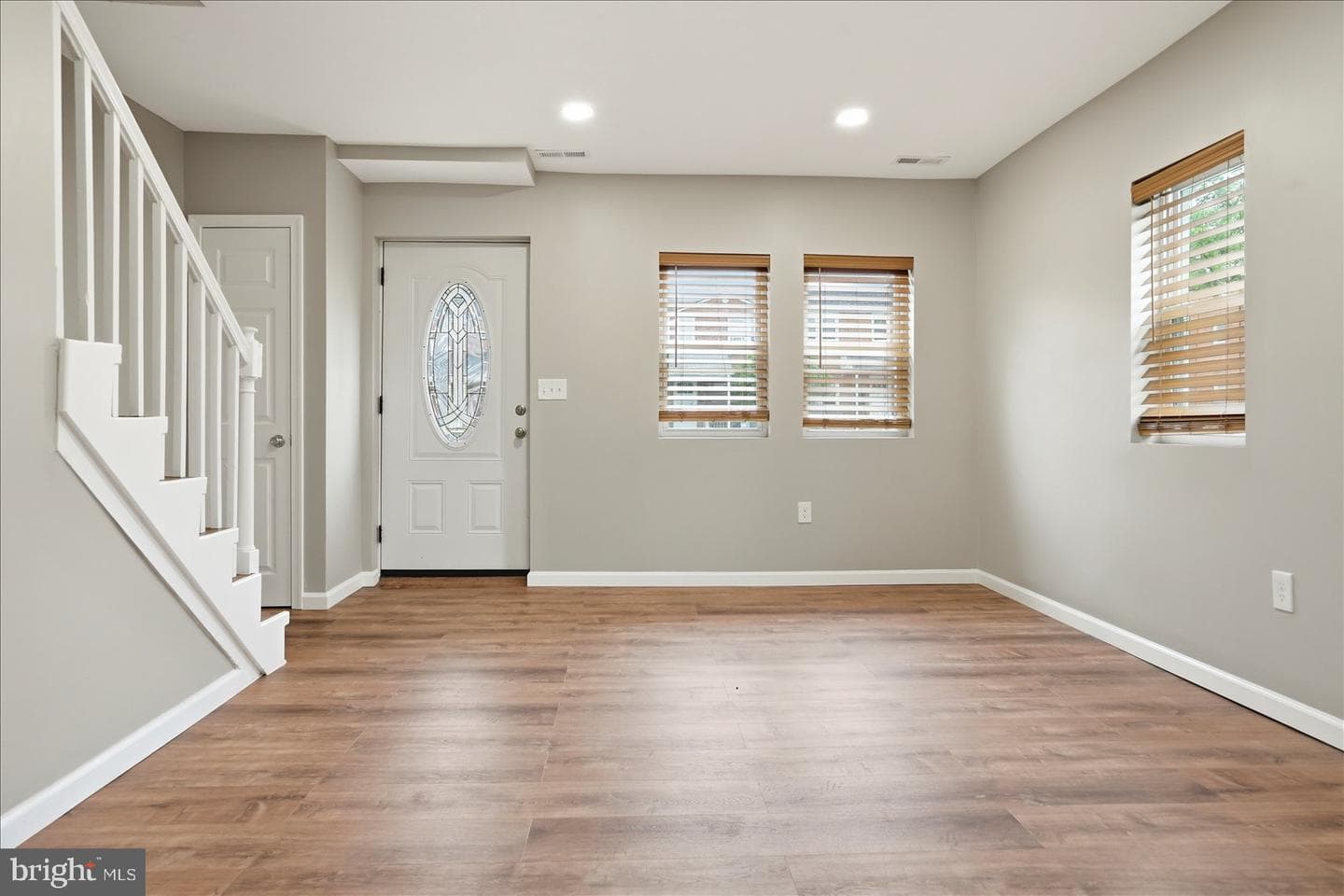 19 Warren Road photo 9