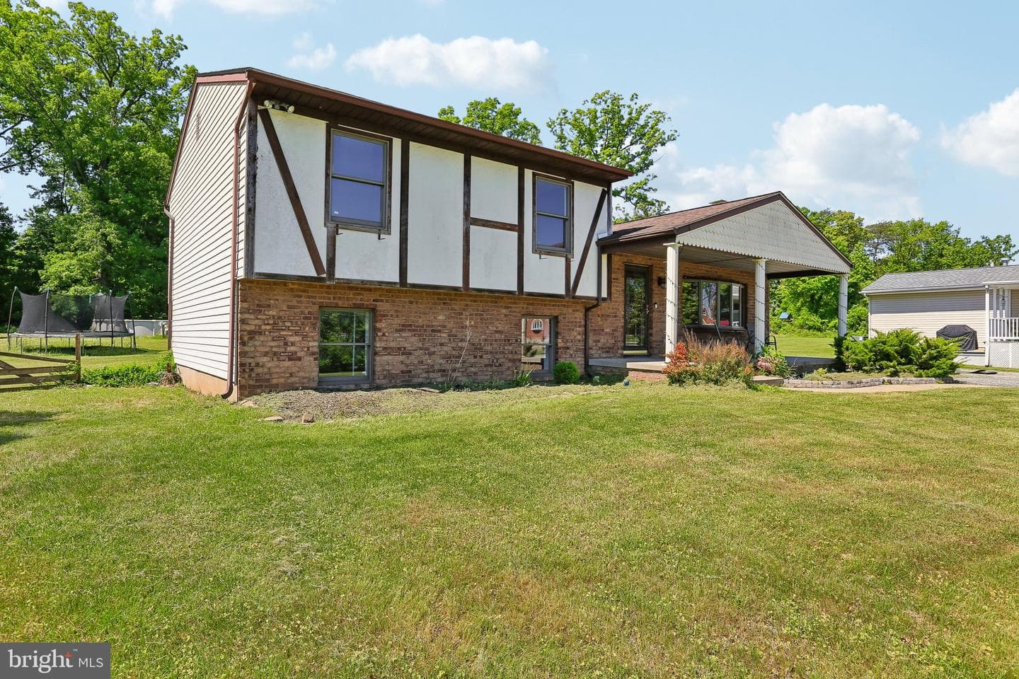 5509 East Avenue photo 2