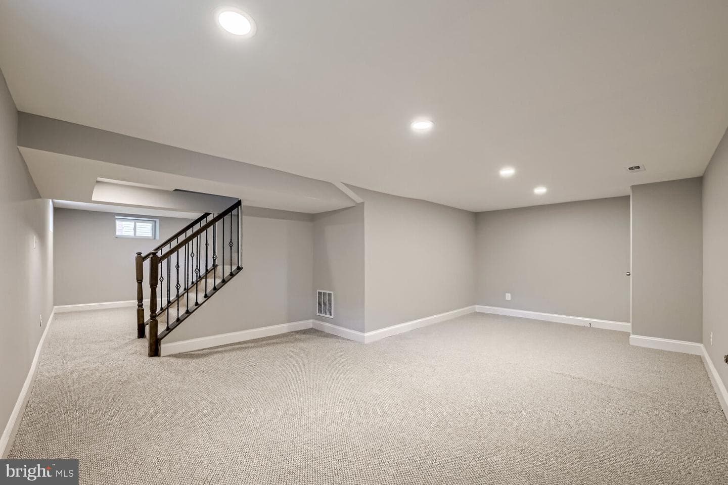 100 Clarendon Avenue photo 29
