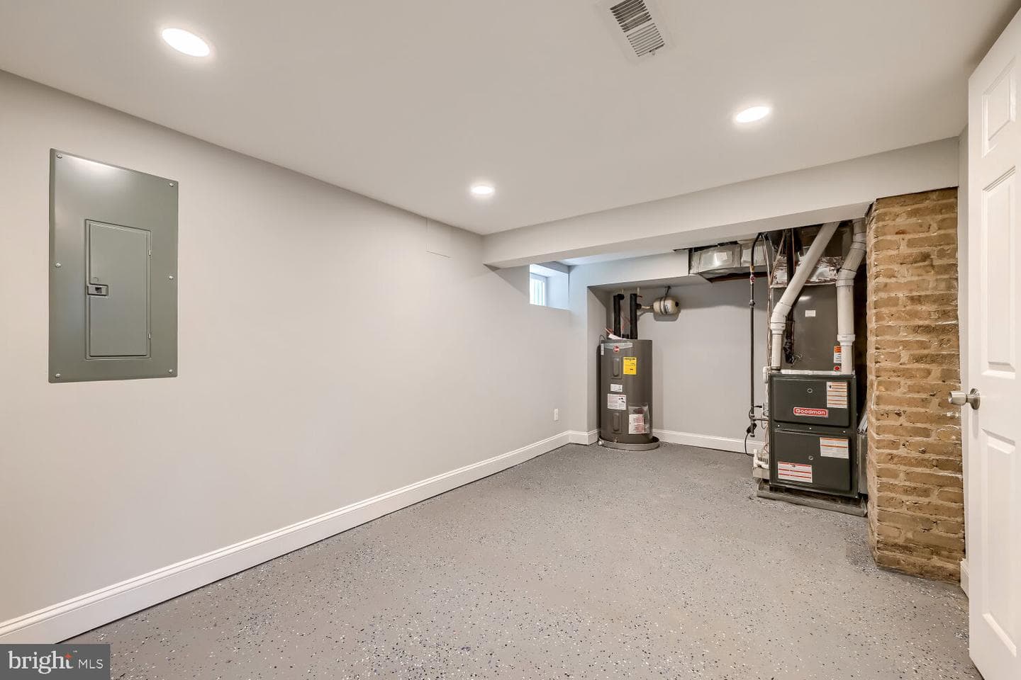 100 Clarendon Avenue photo 31
